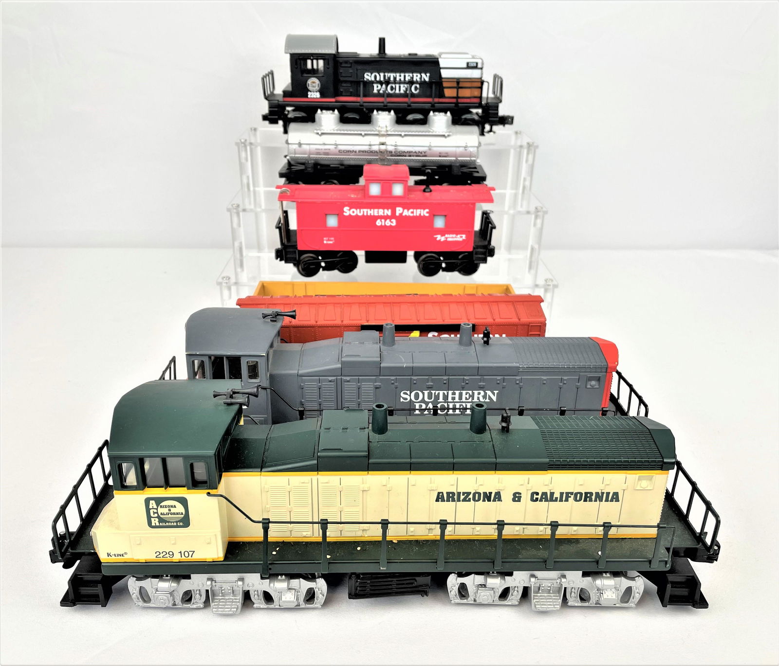 Group K Line The Range Runner Set & Engines: K line The Range Runner train set with three cars and caboose and two additional K Line Engines including 229 107 Arizona & California and 2216 Southern Pacific. Untested. Light vintage wear. See phot