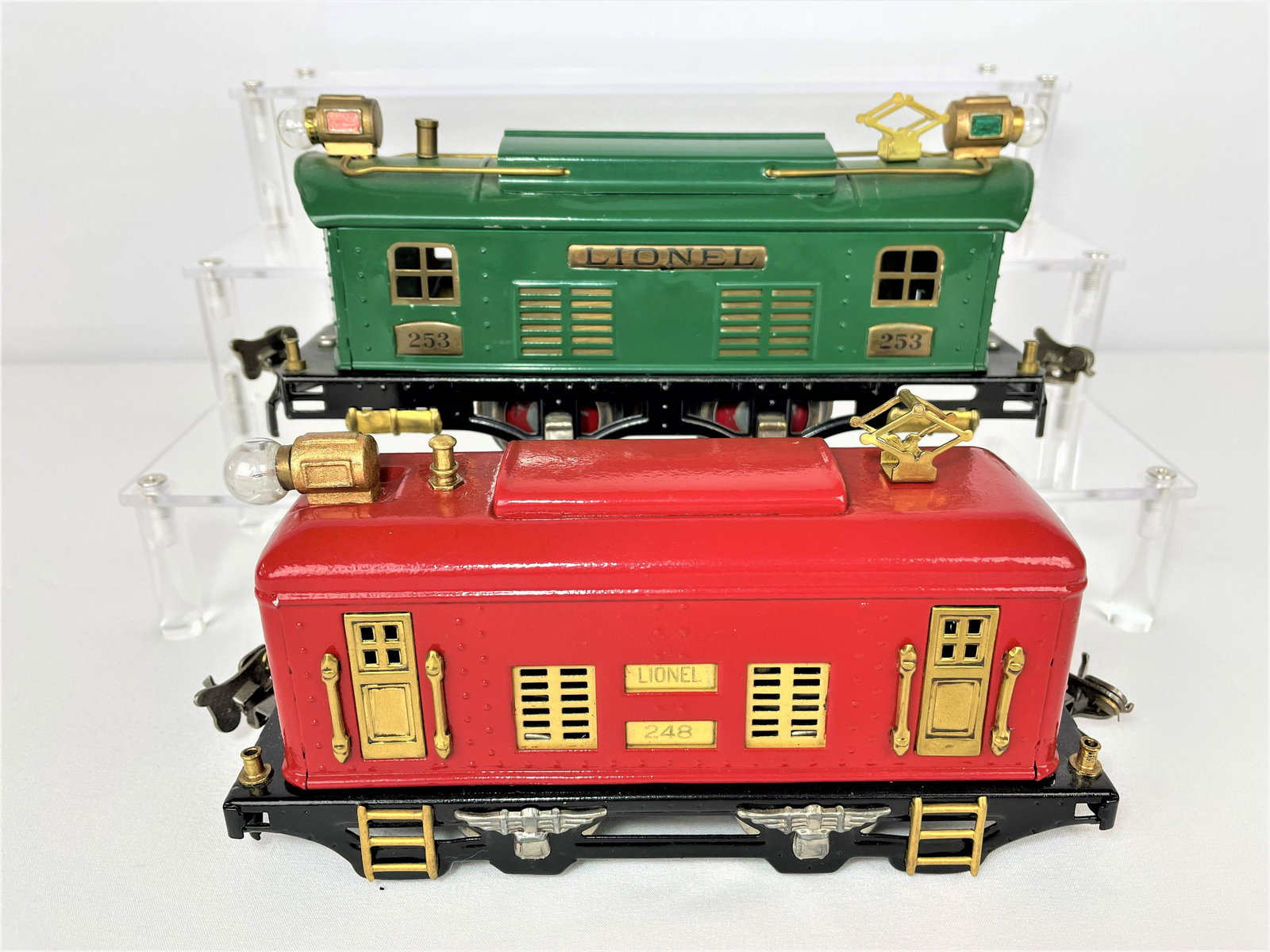 Two Lionel Prewar Cabooses 248 & 253: Two Lionel prewar O scale locomotive cabooses including red 248 and green 253. Untested. Some vintage wear but appear to be in good condition. Some of the lettering on 248 has been emphasized/written