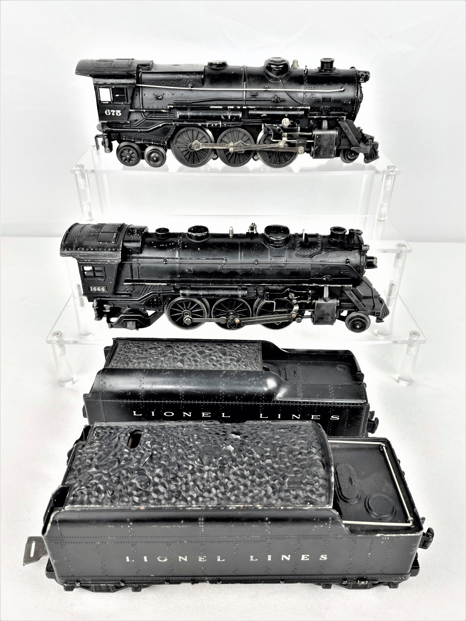 Two Lionel Engines & Tenders 675 & 1666: Two Lionel O scale engines including 675 & 1666. Tenders may not be original to set. Untested. Vintage wear including rubbing throughout. See photos for condition details.
