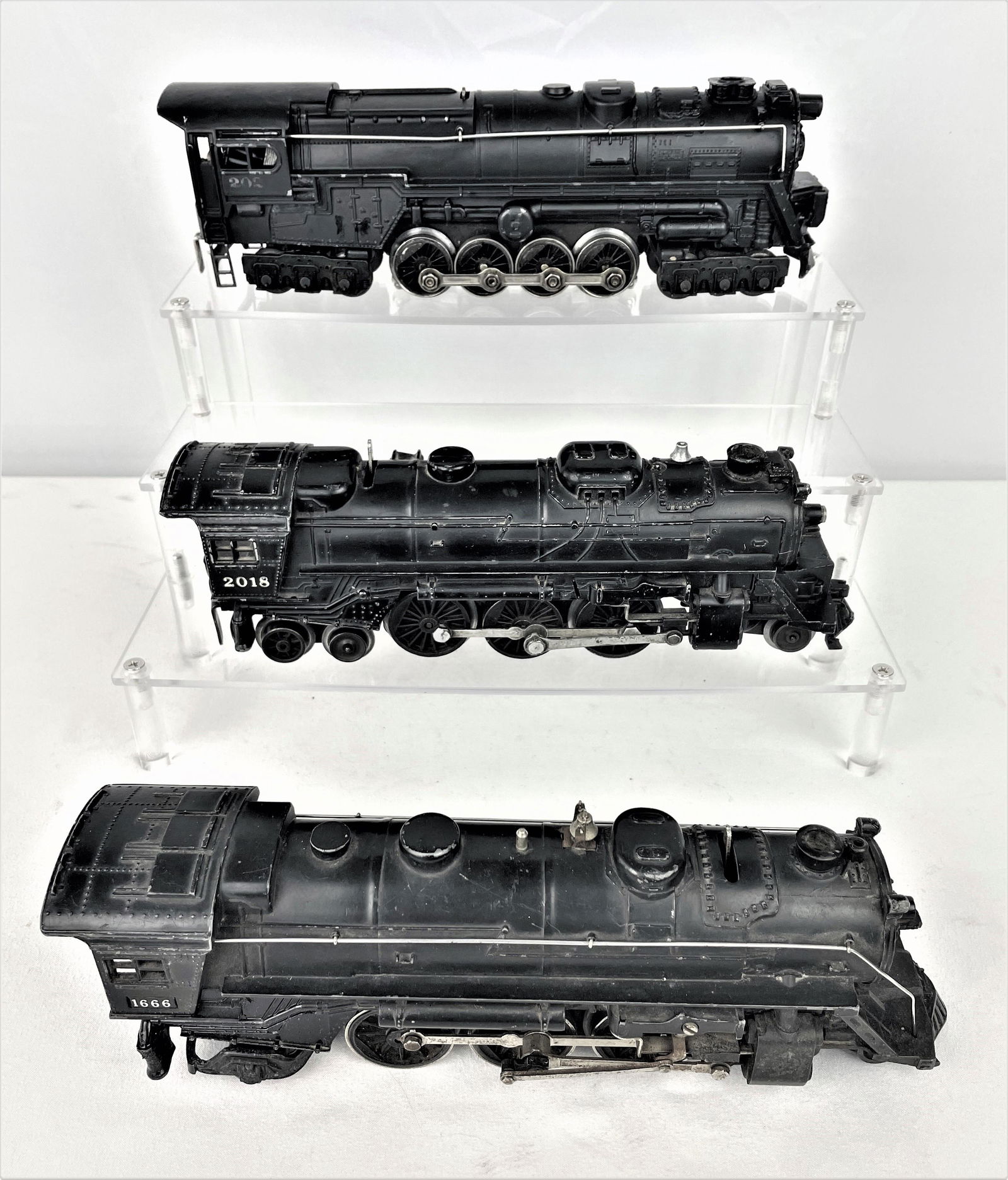 Three Lionel Engines 2020 2018 & 1666: Three Lionel O scale engines including 2020, 2018, and 1666. Untested. Vintage wear. See photos for condition details.