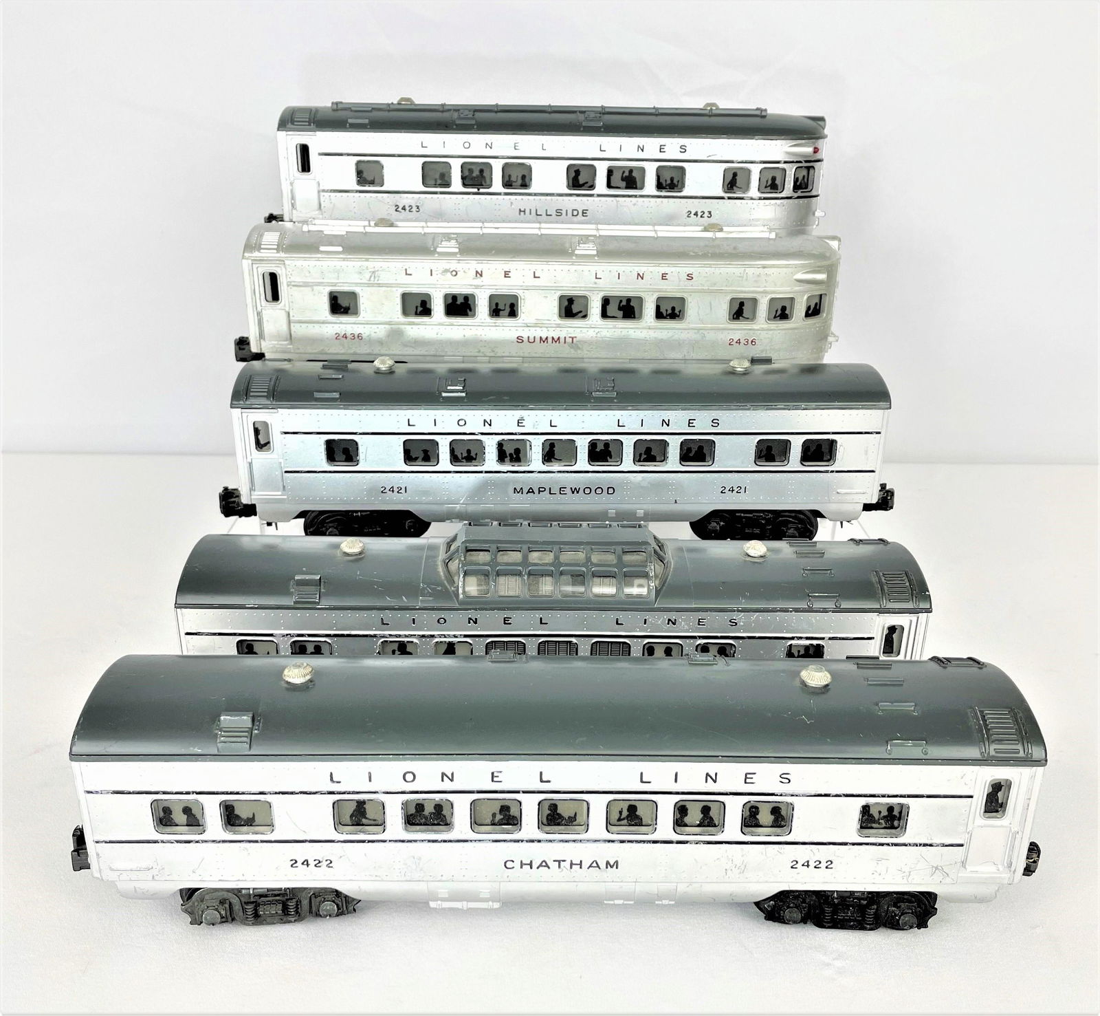Group Lionel Passenger Cars: Group of five (5) Lionel Lines pullman, passenger and observation cars made between 1950-1953 including Hillside 2423, 2432 Clifton, 2421 Maplewood, 2422 Chatham, and 2436 Summit. The Summit car has f