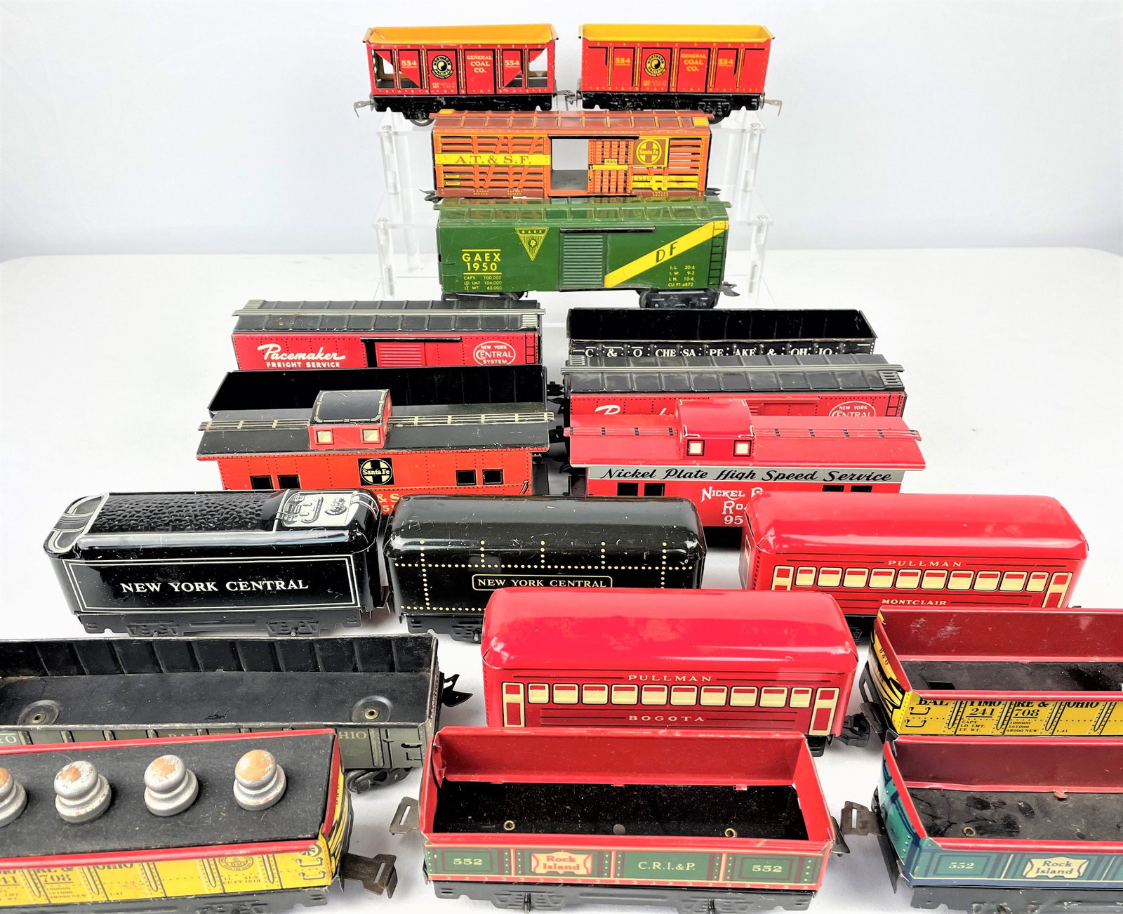 Large Group Marx Tin Litho Train Cars: Large group of Marx vintage O scale tin litho train cars including goldolas, box cars, caboose, crane and more. Vintage wear. See photos for condition details.