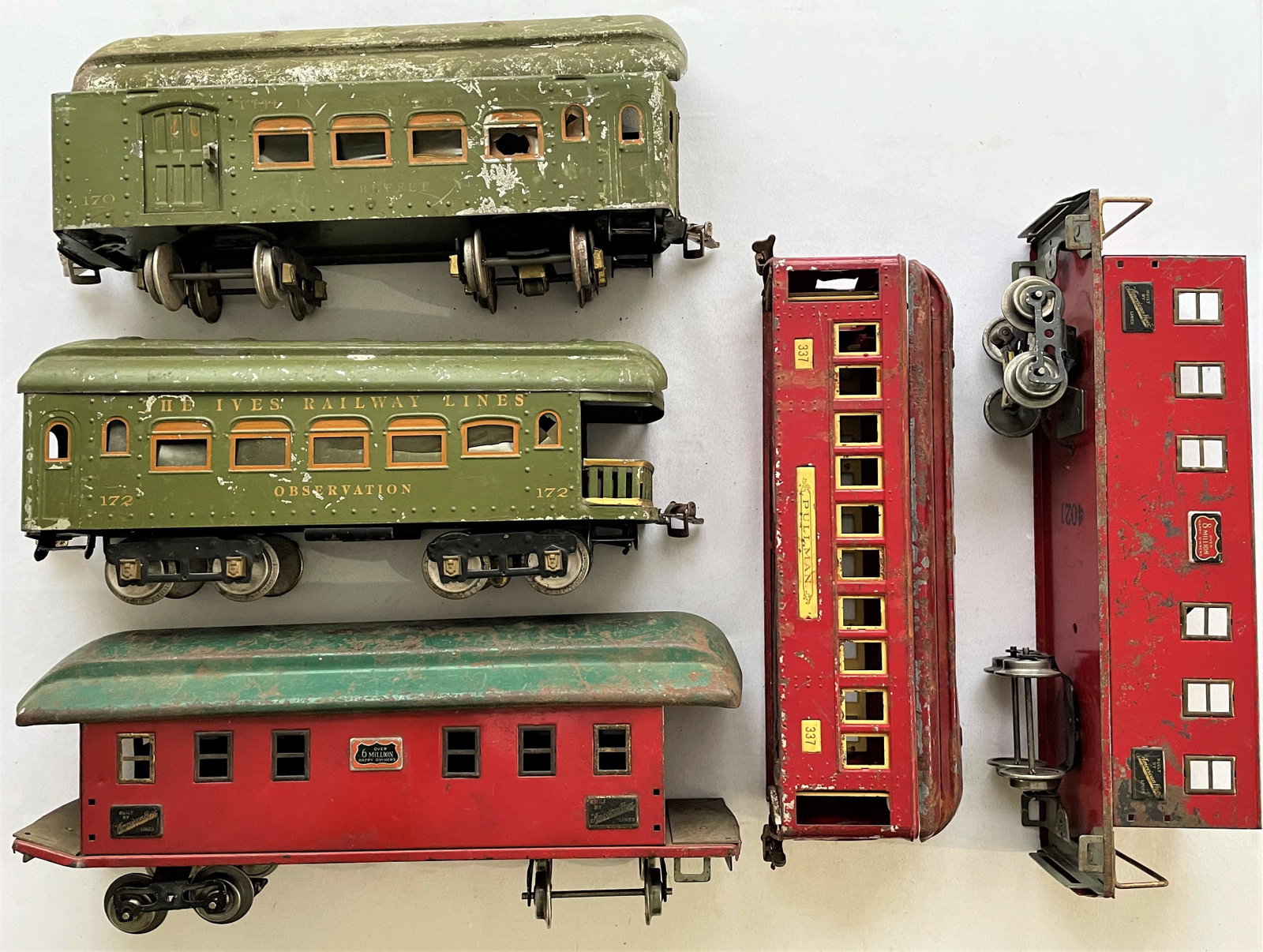 Prewar Standard Trains Restoration Parts: Prewar Standard gauge train cars for restoration or parts including two Ives 170 & 172, two American Flyer 4021 (one without roof), and a Lionel Pullman 337. Extensive wear and damage as seen.