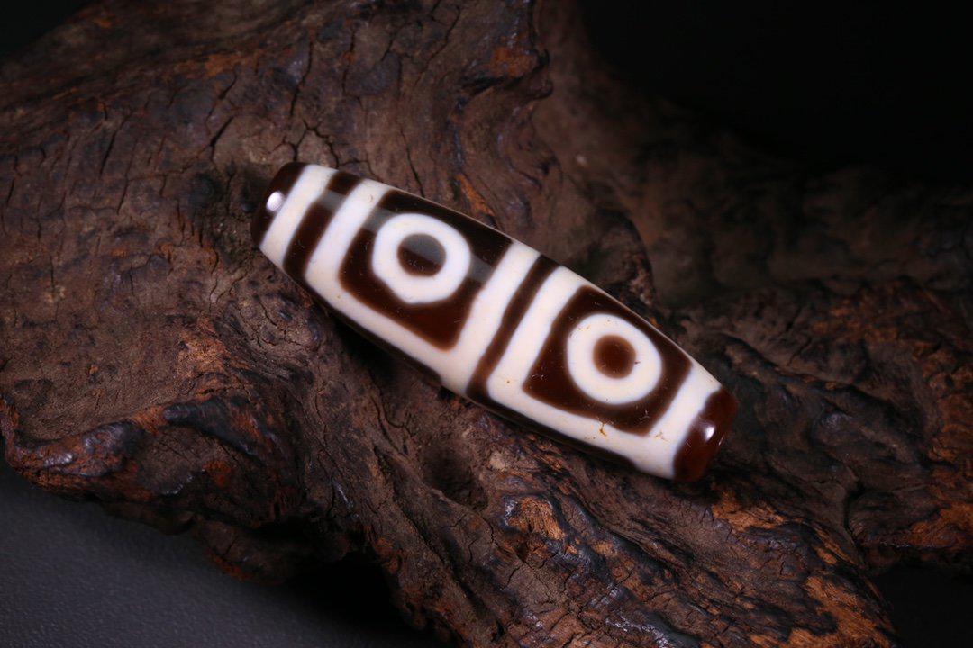 Black White Four Eyes Dzi (1 of 6)