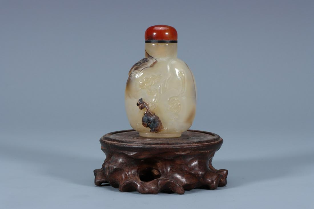 Qing Dynasty - Agate Landscape Character Story Snuff (1 of 9)