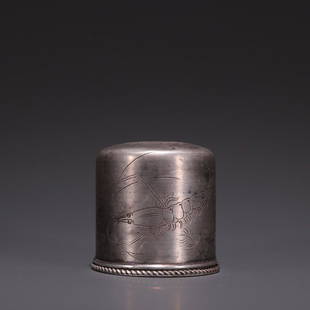 Agarwood Magpie Gilt Sterling Silver Ring Box Set: Agarwood Magpie Gilt Sterling Silver Ring Box Set Size: (Box Height 4.2cm, Width 4.3cm, Weight 35g)(Ring Height 3.1cm, Width 3.8Inner Diameter 2.3cm, Weight 29g) All measurements are approximate