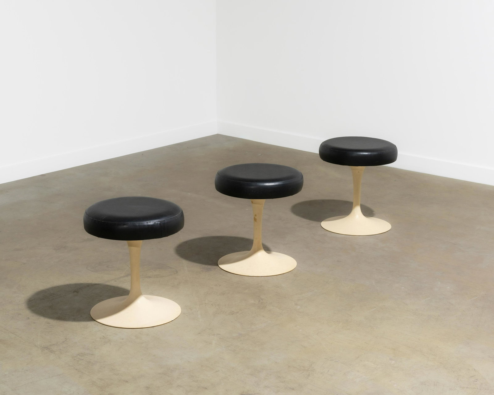 Eero Saarinen - Tulip Stools (1 of 4)