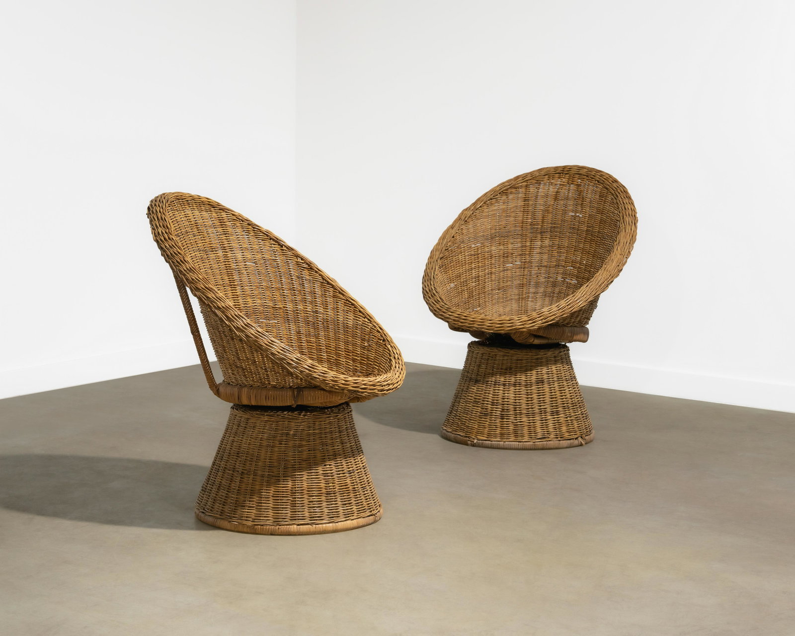 Wicker Swiveling Tulip Chairs (1 of 4)