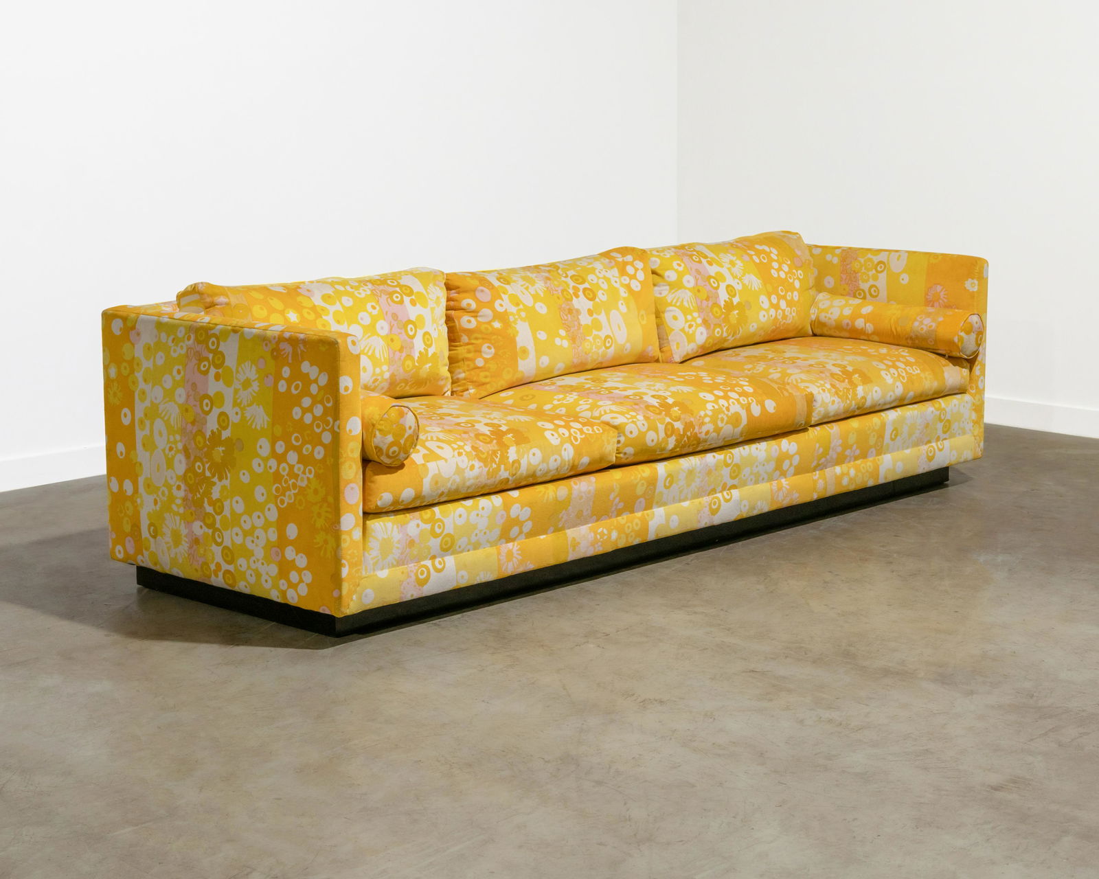 Jack Lenor Larsen - Sofa (1 of 7)