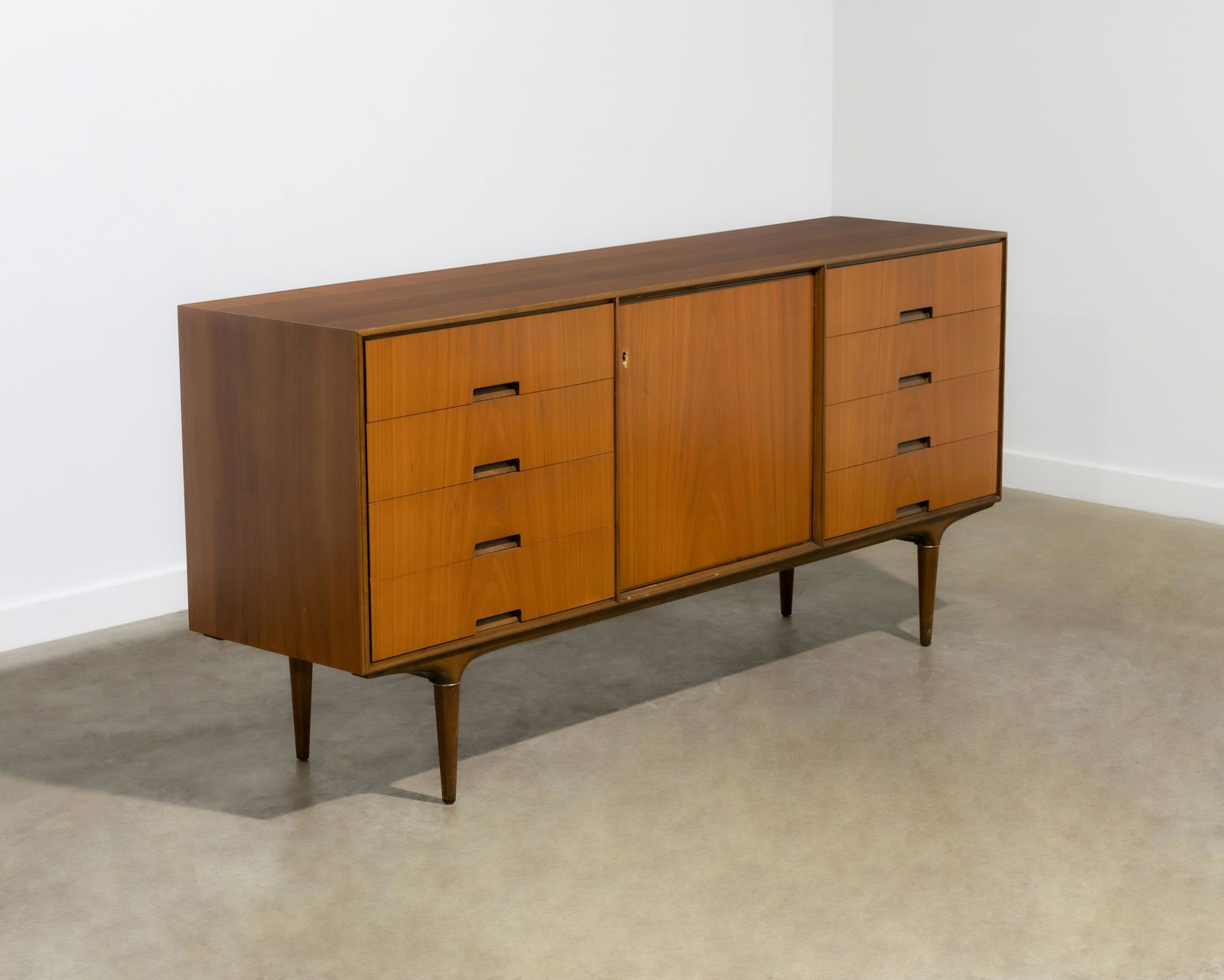 Svante Skogh - Dresser (1 of 12)
