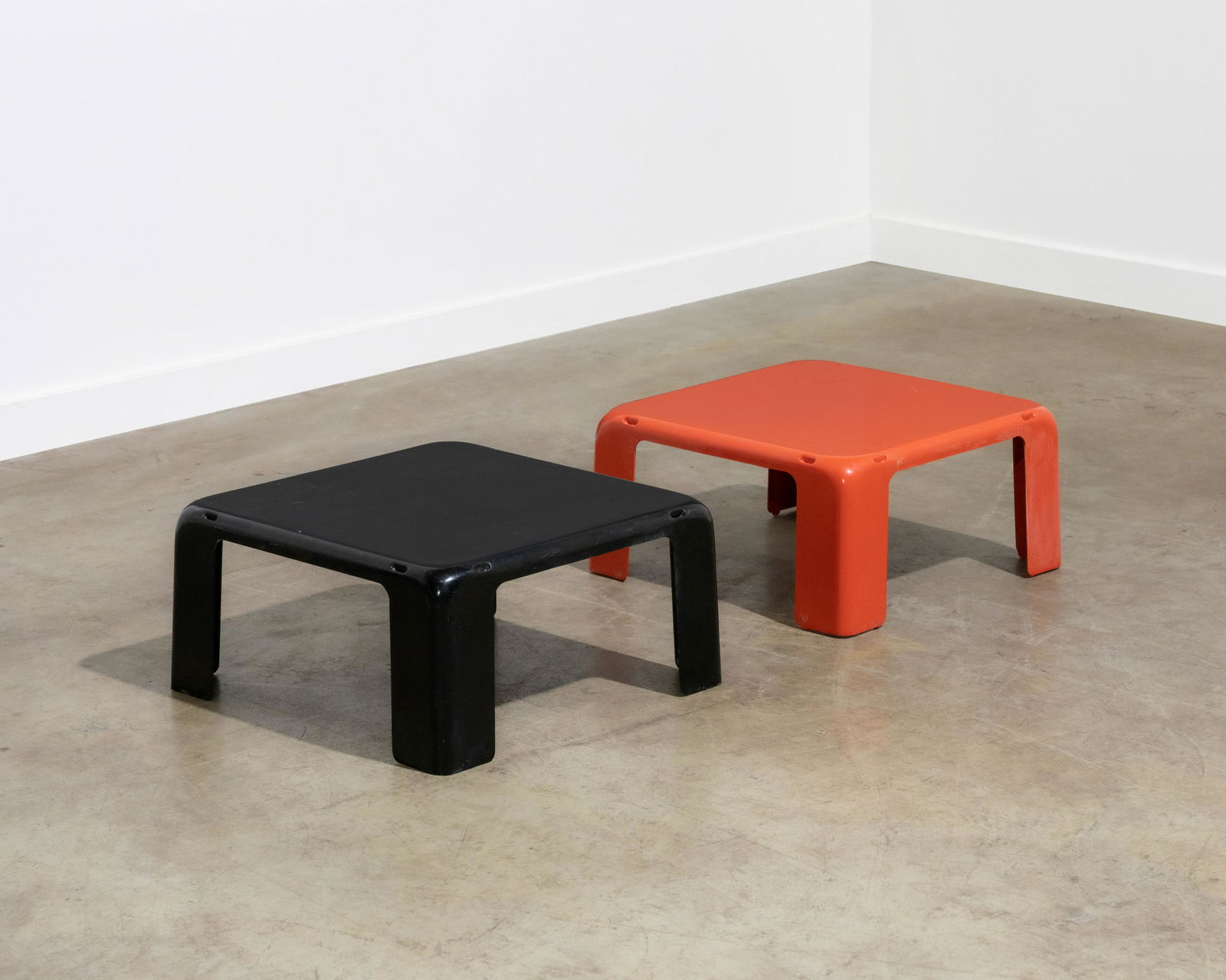 Mario Bellini - Amanta Tables (1 of 4)