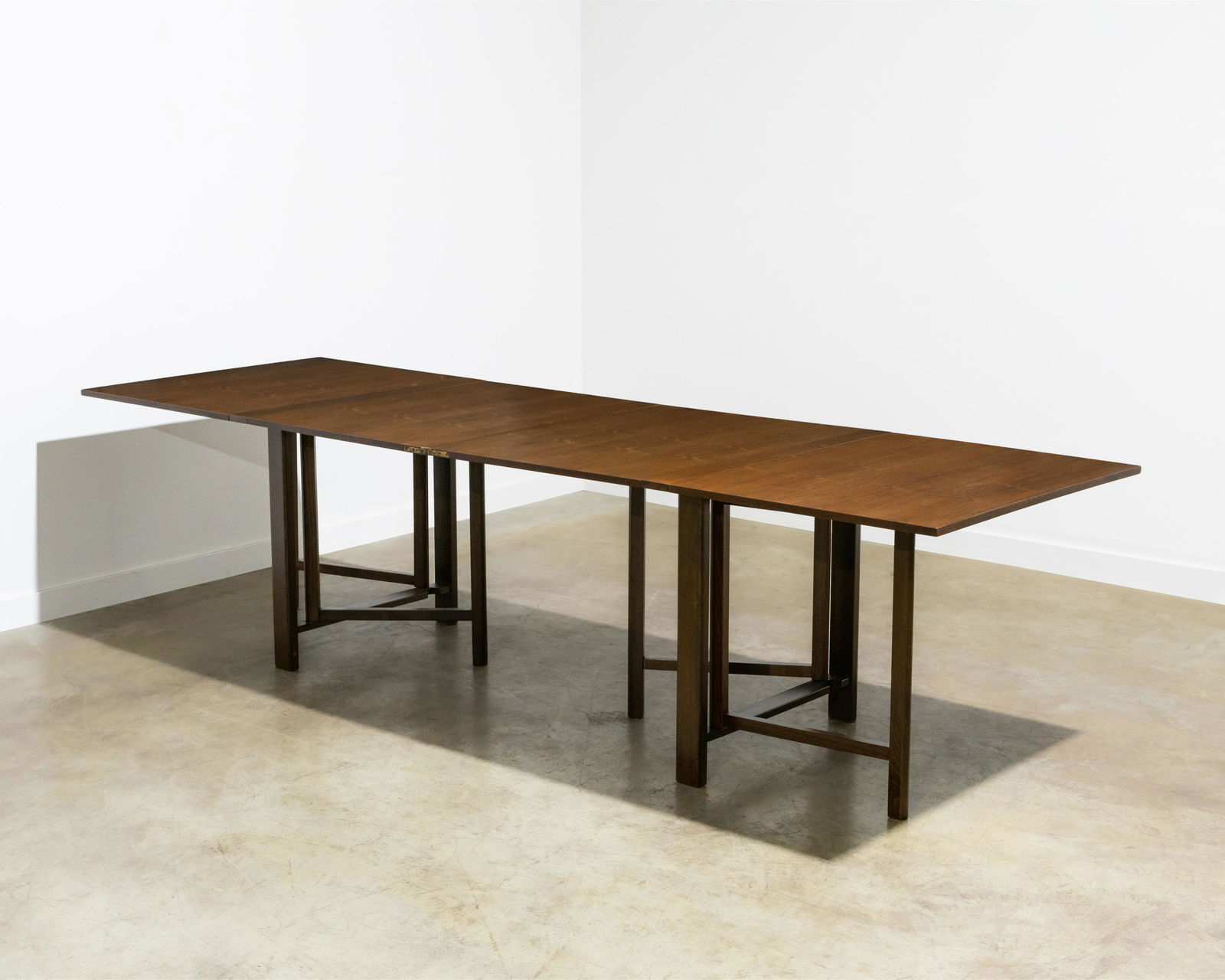 Maria Style Dining Table (1 of 9)