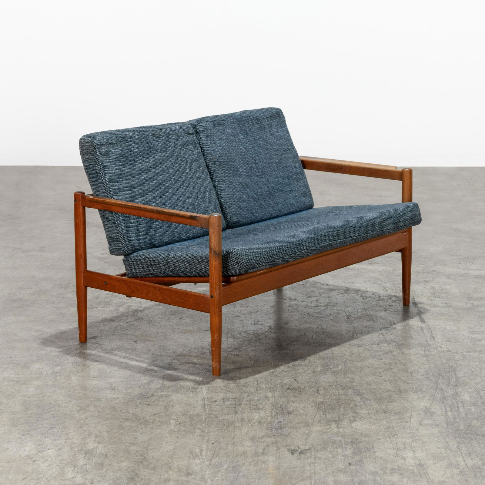 Borge Jensen & Sonner - Loveseat (1 of 11)