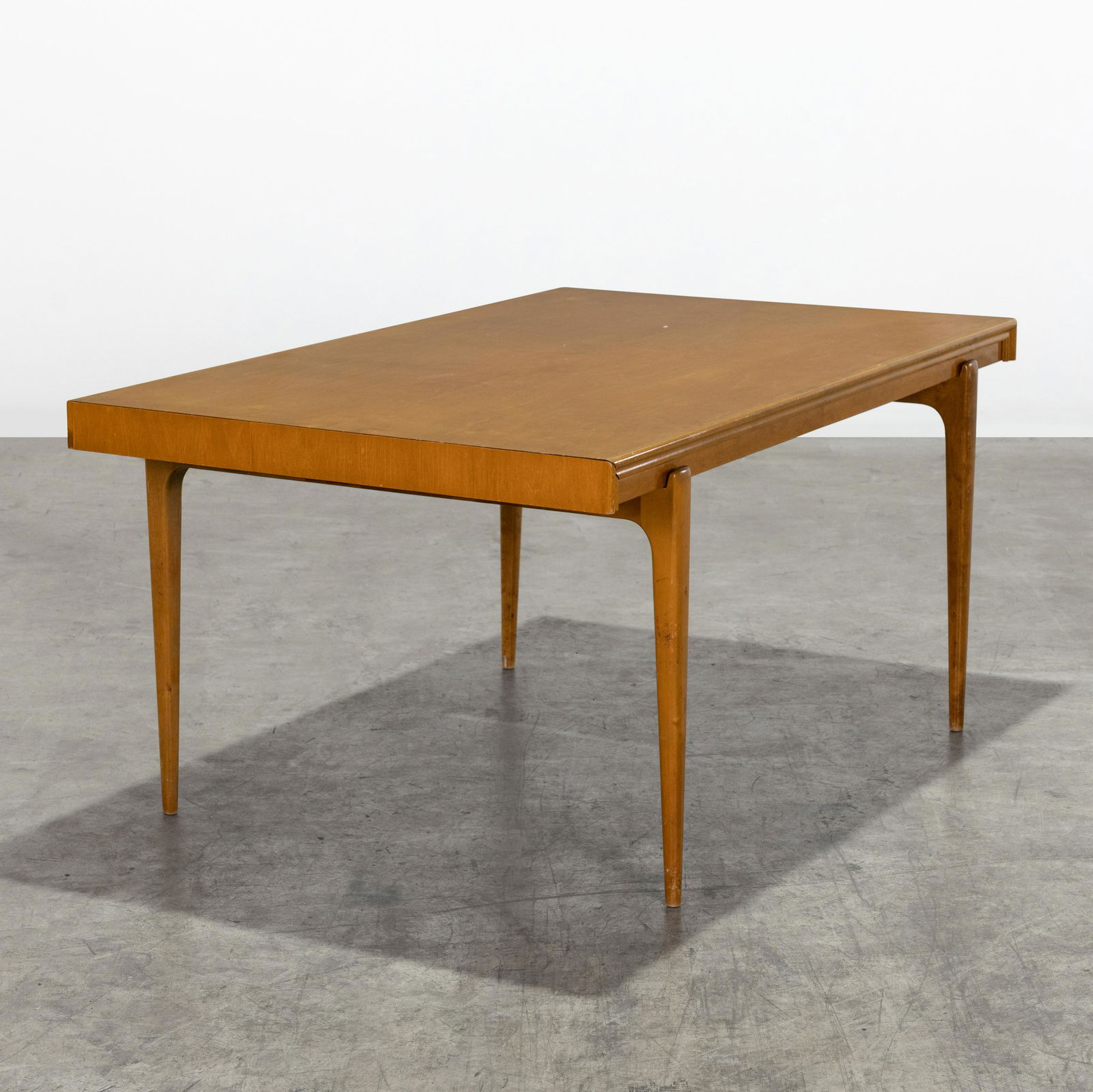 Edmond Spence Dining Table (0340) on Apr 03, 2022 Bartons Auction