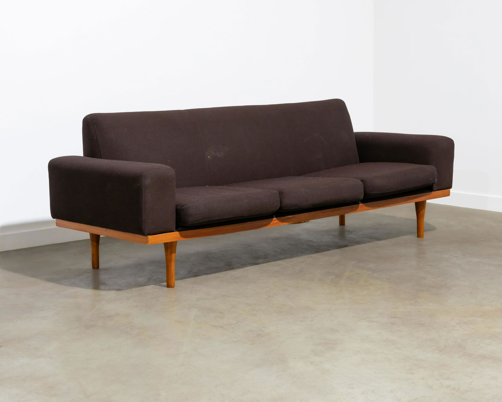 Illum Wikkelso- Sofa (1 of 6)