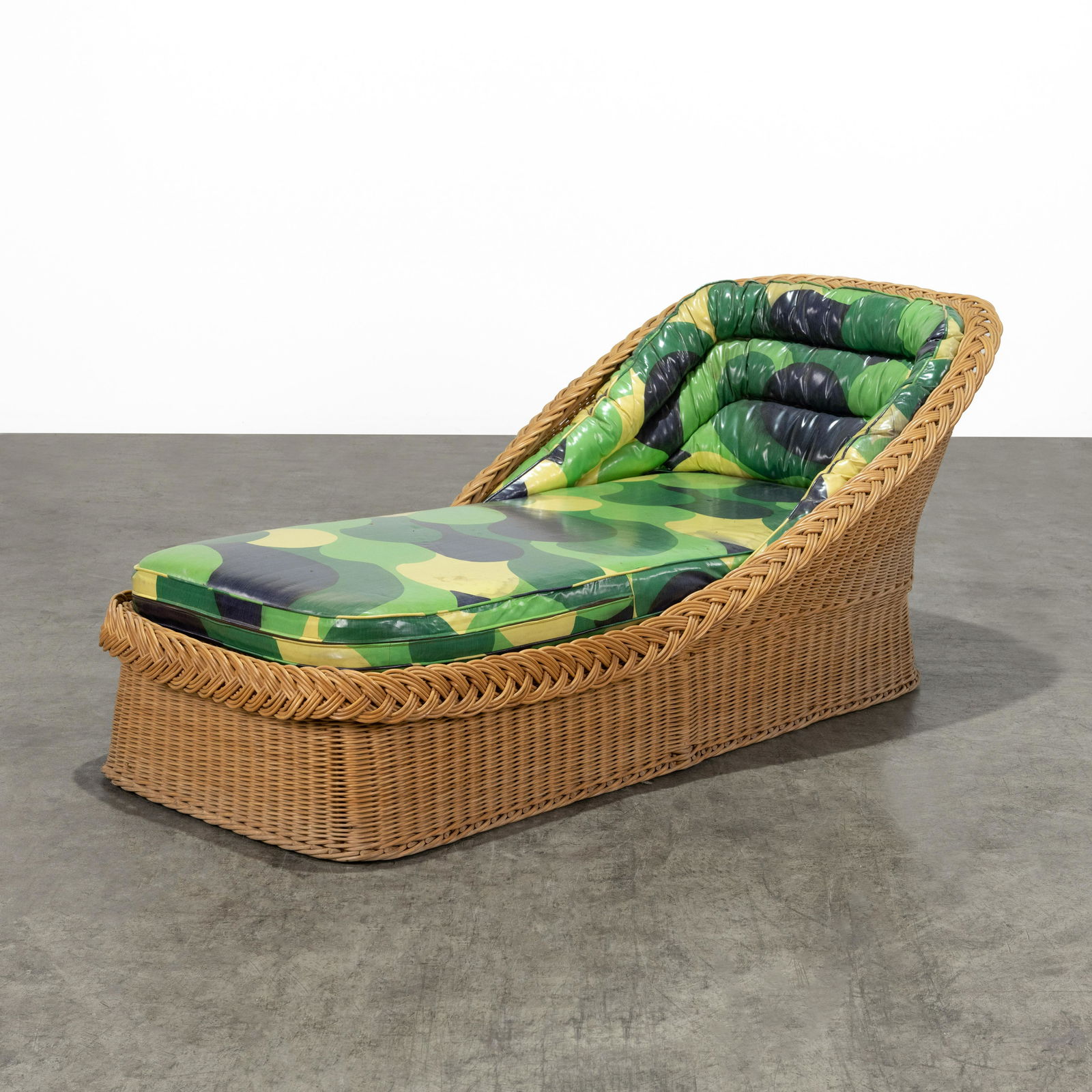 Wicker Chaise Lounge (1 of 5)
