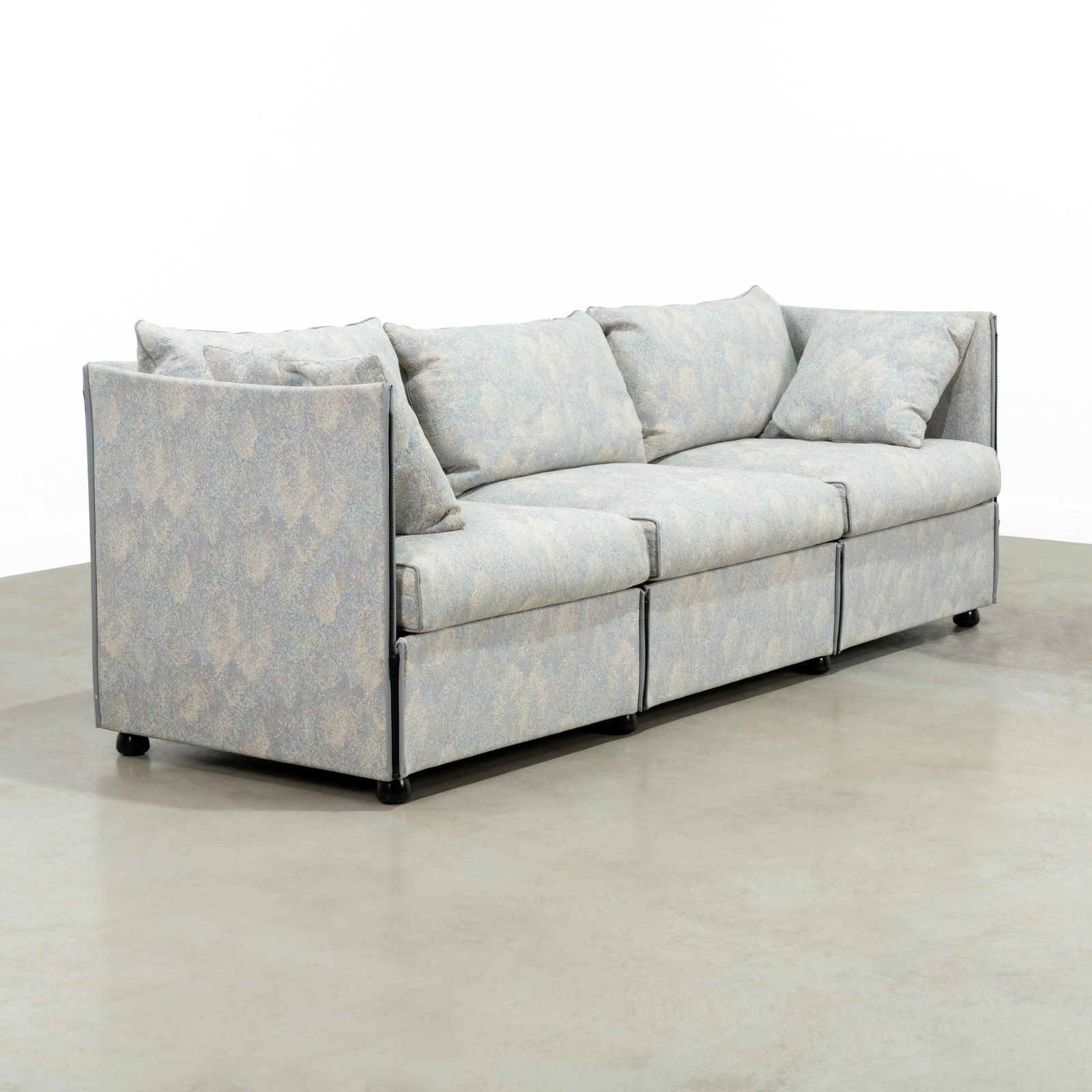 Mario Bellini - Duc Sofa (1 of 6)