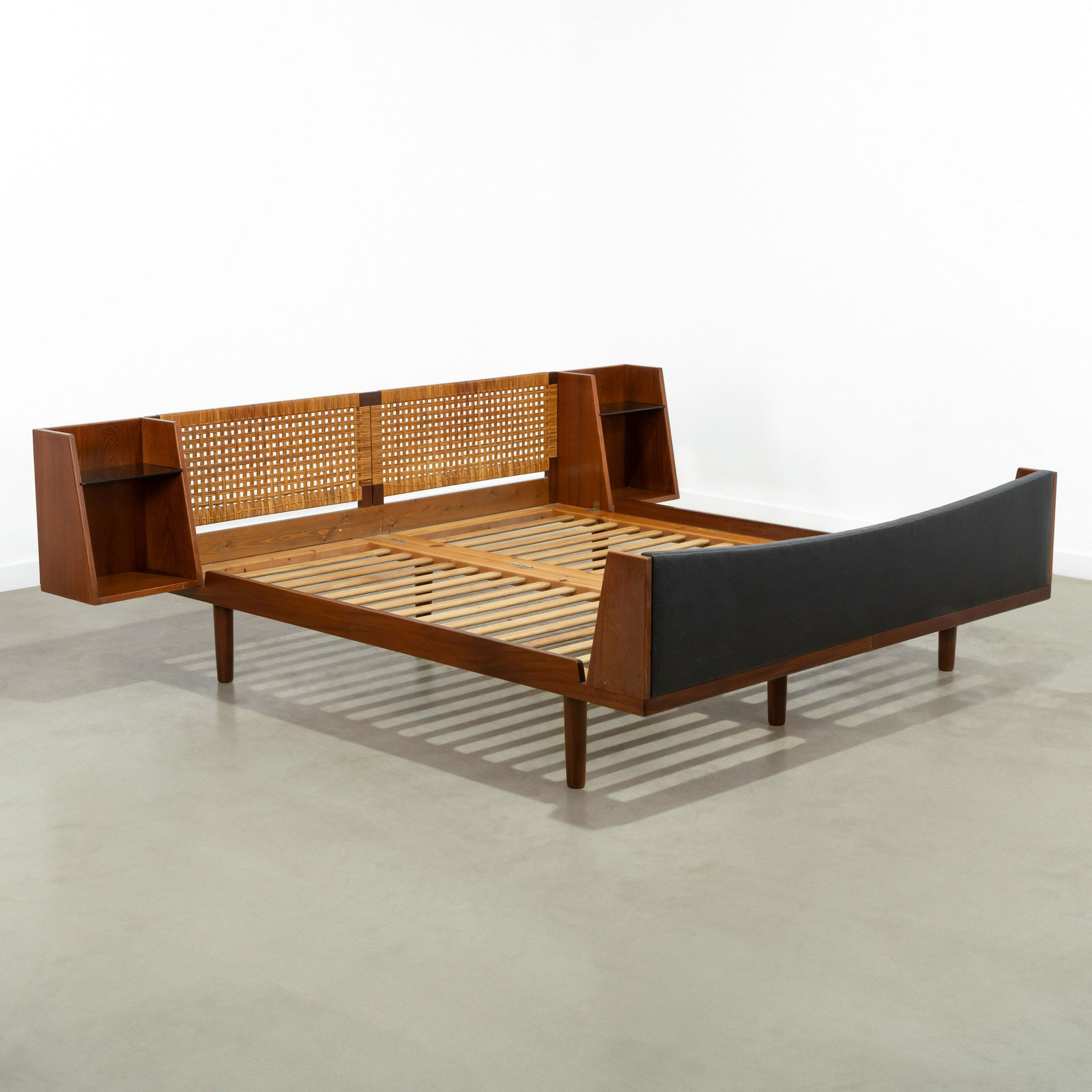 Hans Wegner - Bed (1 of 14)