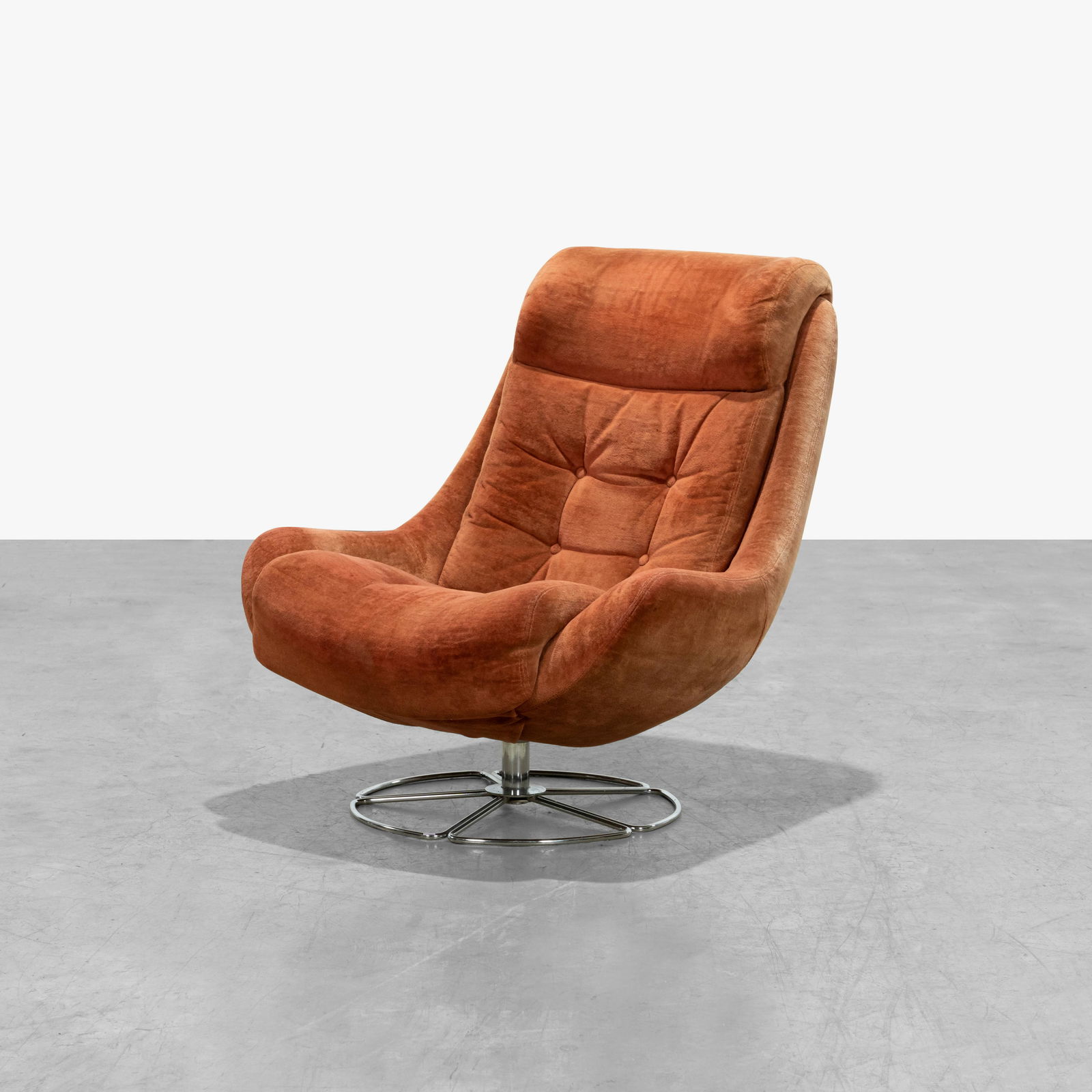 Scandinavian Swiveling Lounge Chair (1 of 5)