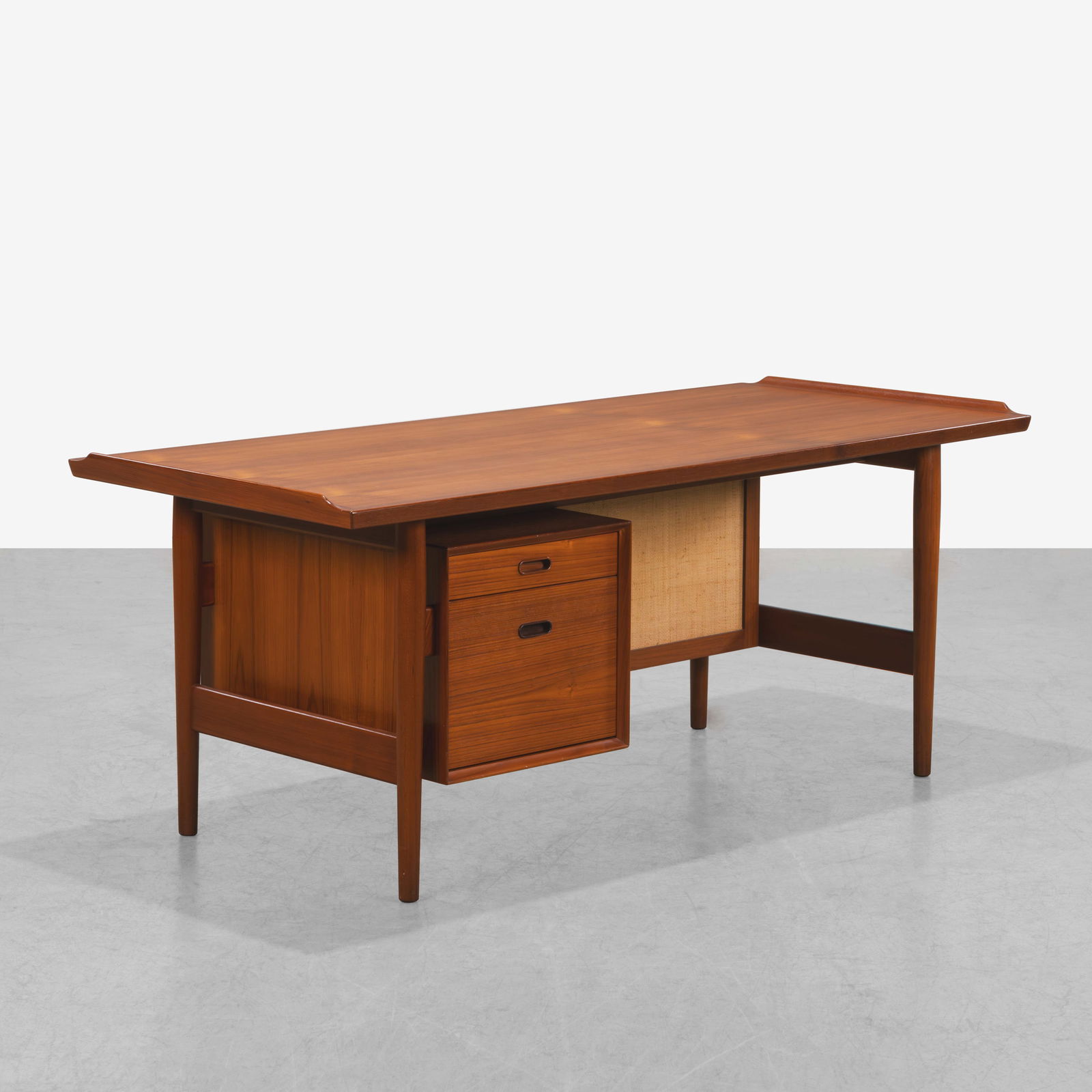 Arne Vodder - Executive Desk (1 of 9)