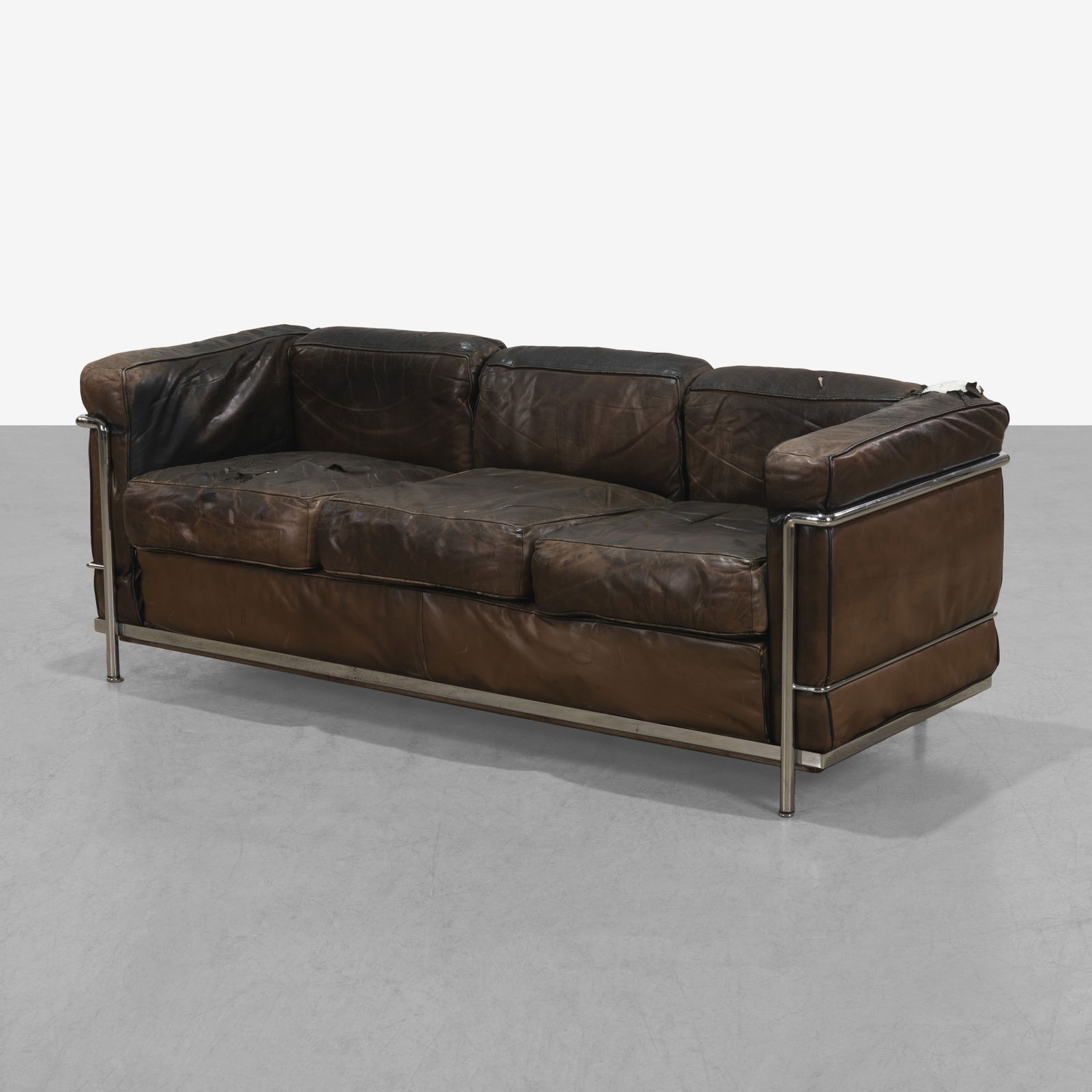 Le Corbusier  - LC2 Sofa (1 of 9)