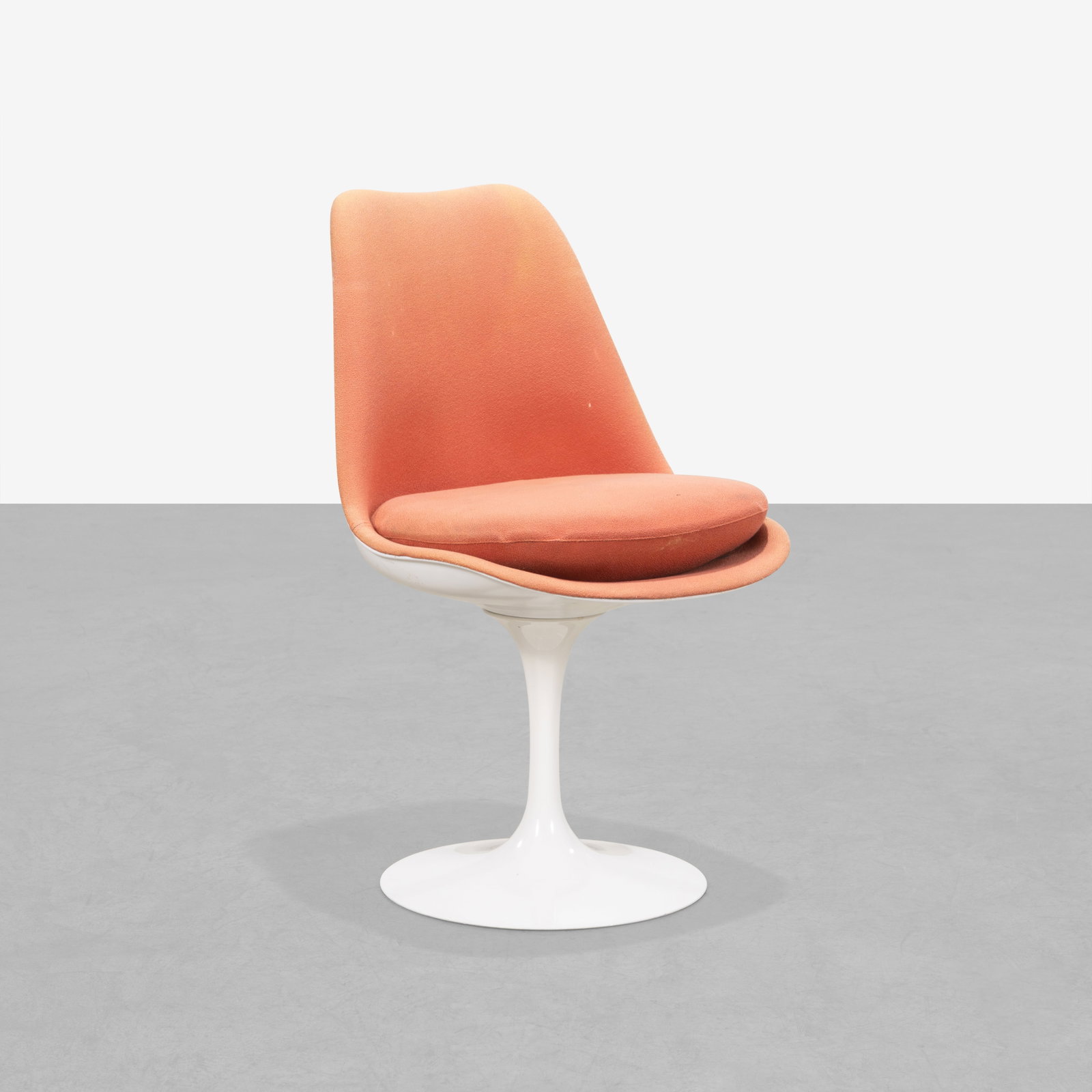 Eero Saarinen (Attr.) - Tulip Chair: A vintage tulip chair attributed to Eero Saarinen.