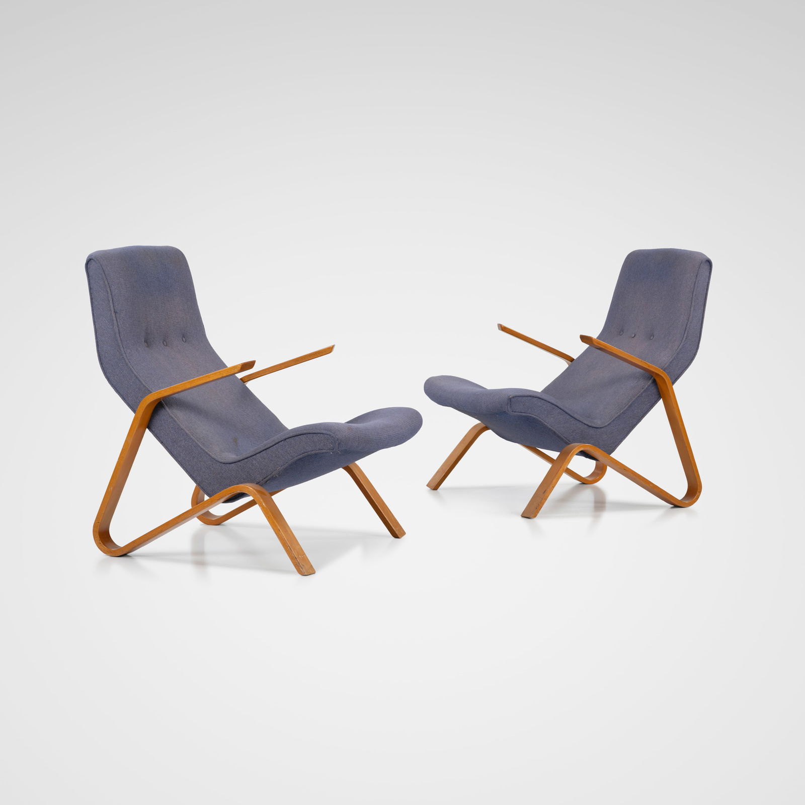 Eero Saarinen - Grasshopper Chairs: A pair of 'Grasshopper' chairs by Eero Saarinen for Knoll. All measurements are Height x Width x Depth.