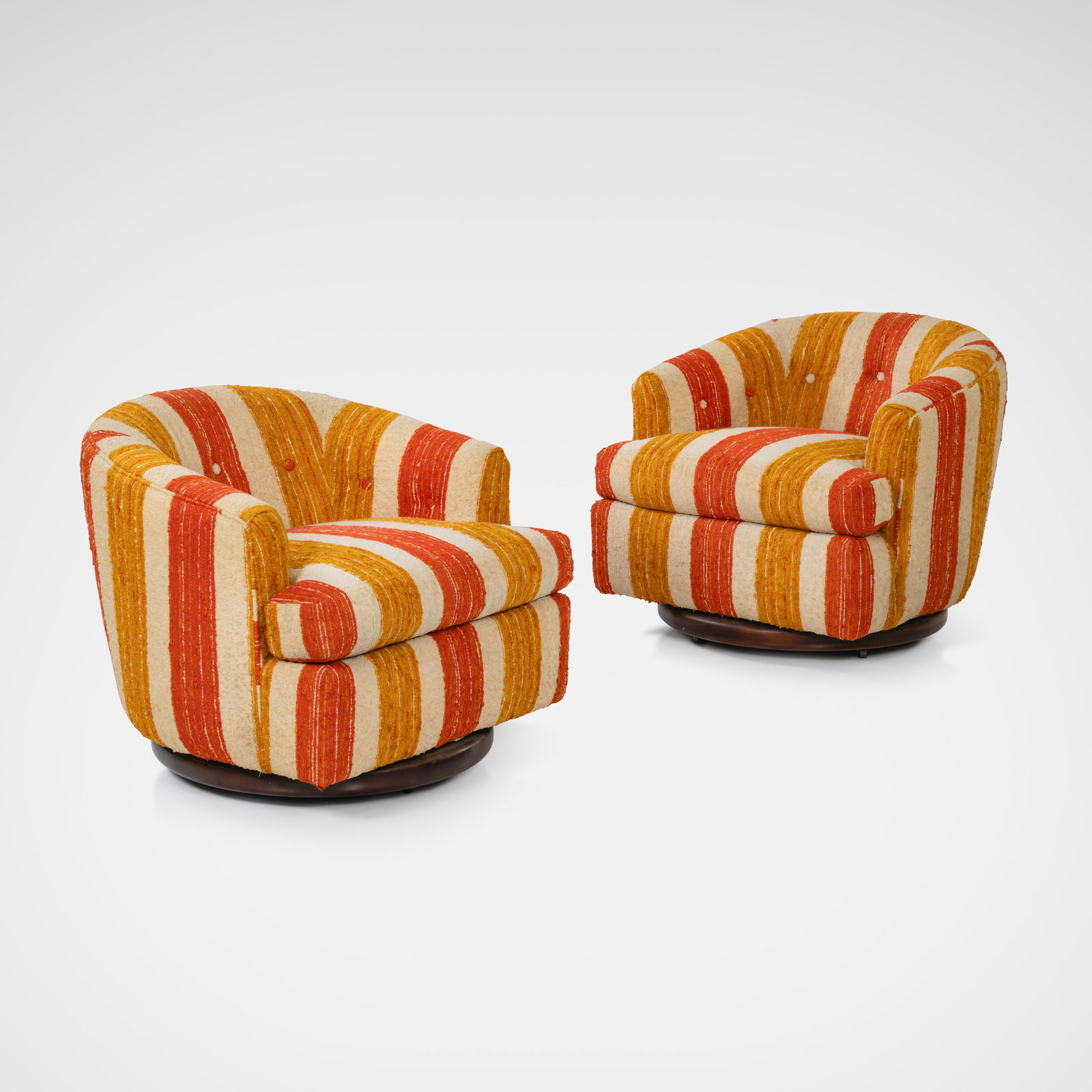 Swiveling Tub Chairs: A pair of vintage swivel chairs on wheels, in the manner of Milo Baughman. All measurements are Height x Width x Depth.