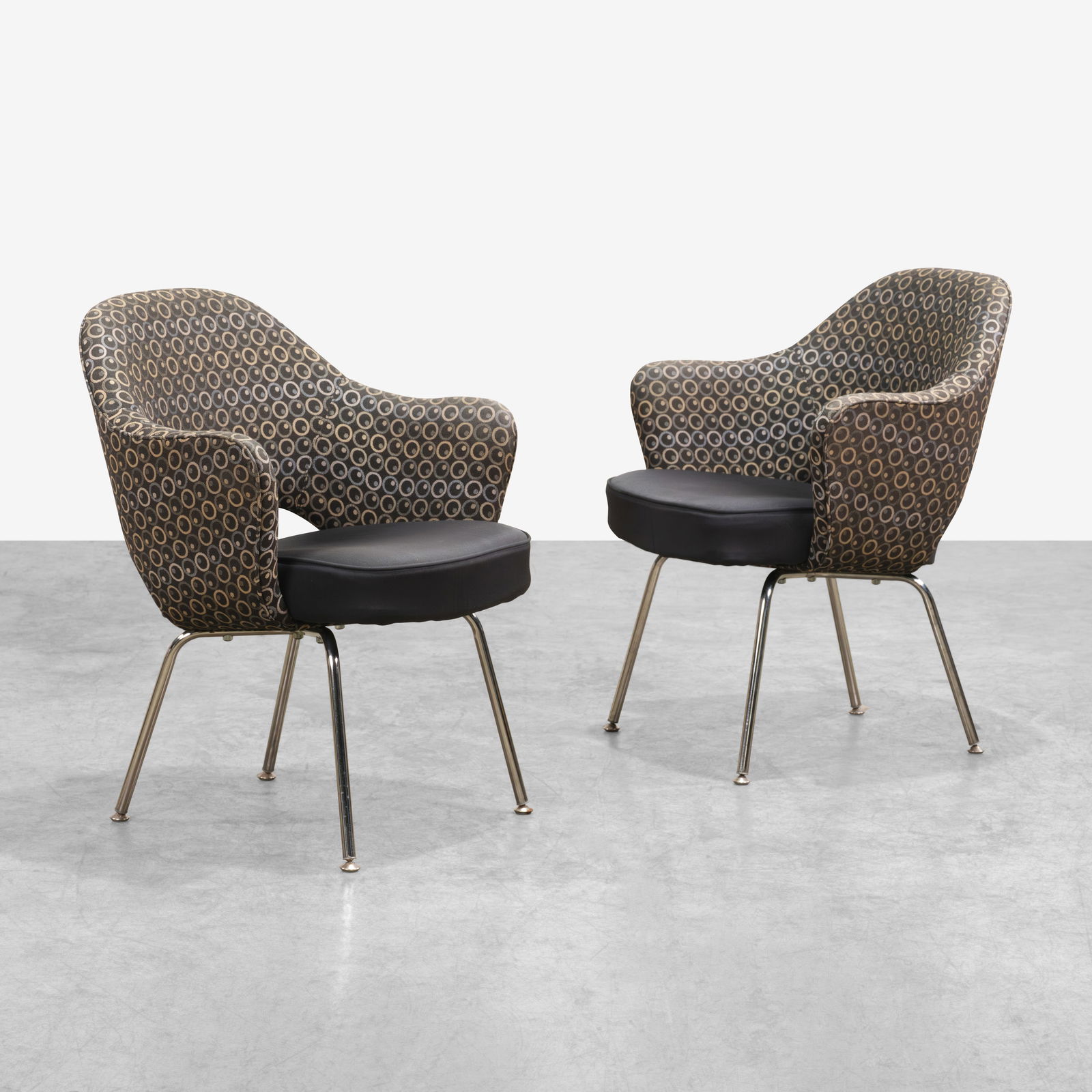 Eero Saarinen - Executive Chairs: A pair of vintage executive chairs by Eero Saarinen for Knoll. All measurements are Height x Width x Depth.