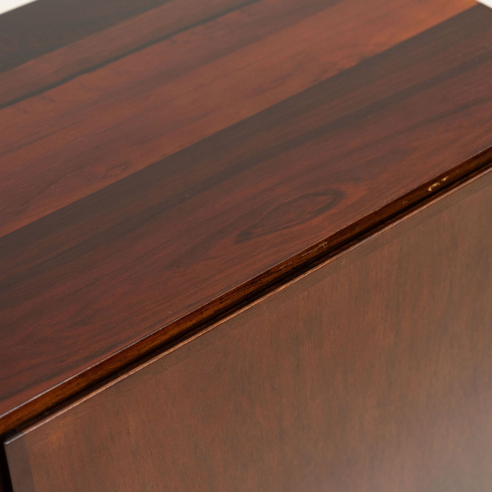 Omann Jun - Cabinet - 4