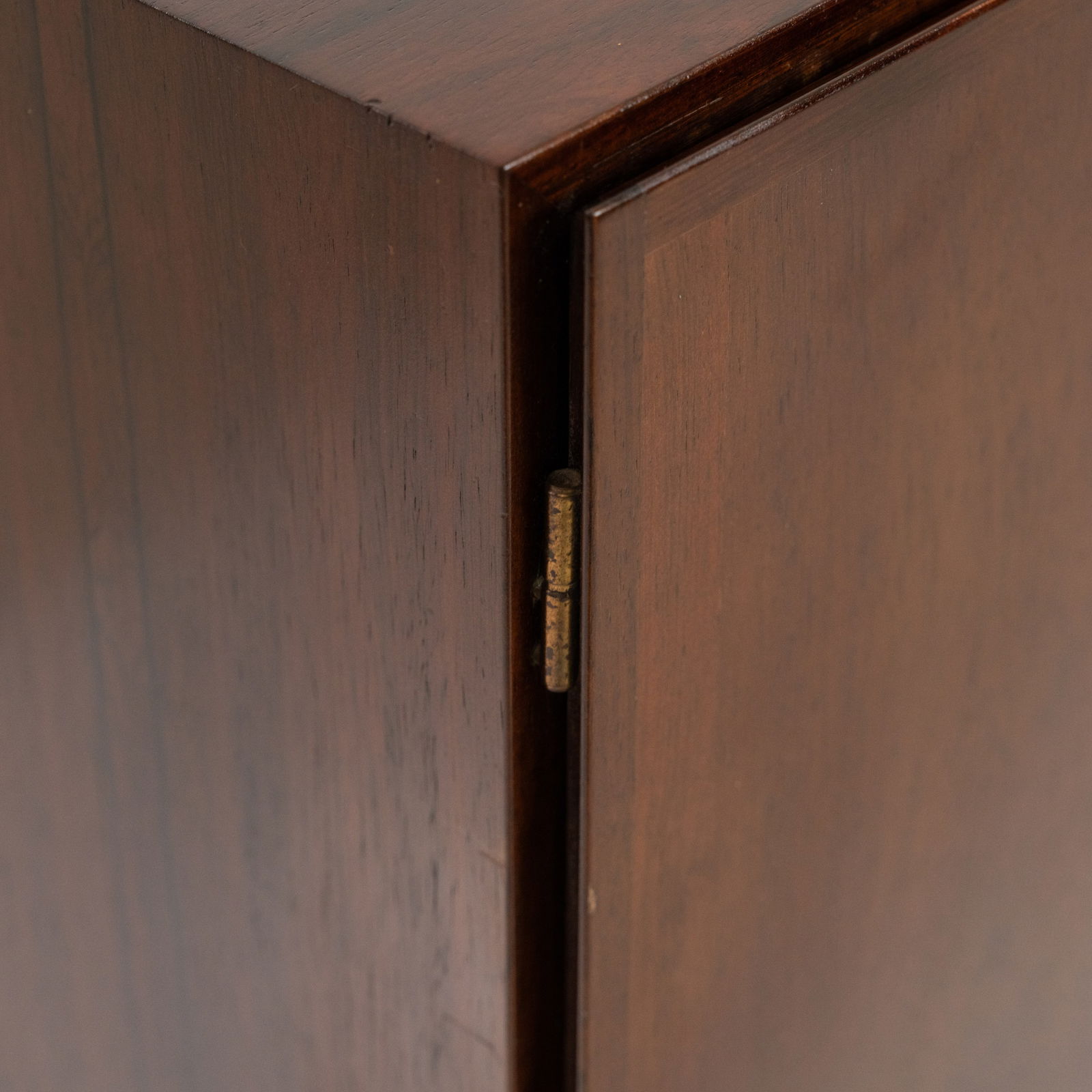 Omann Jun - Cabinet - 5