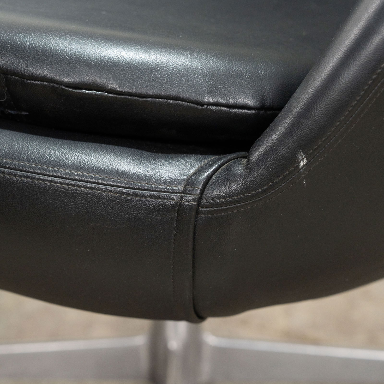 Overman - Pod Chairs - 2