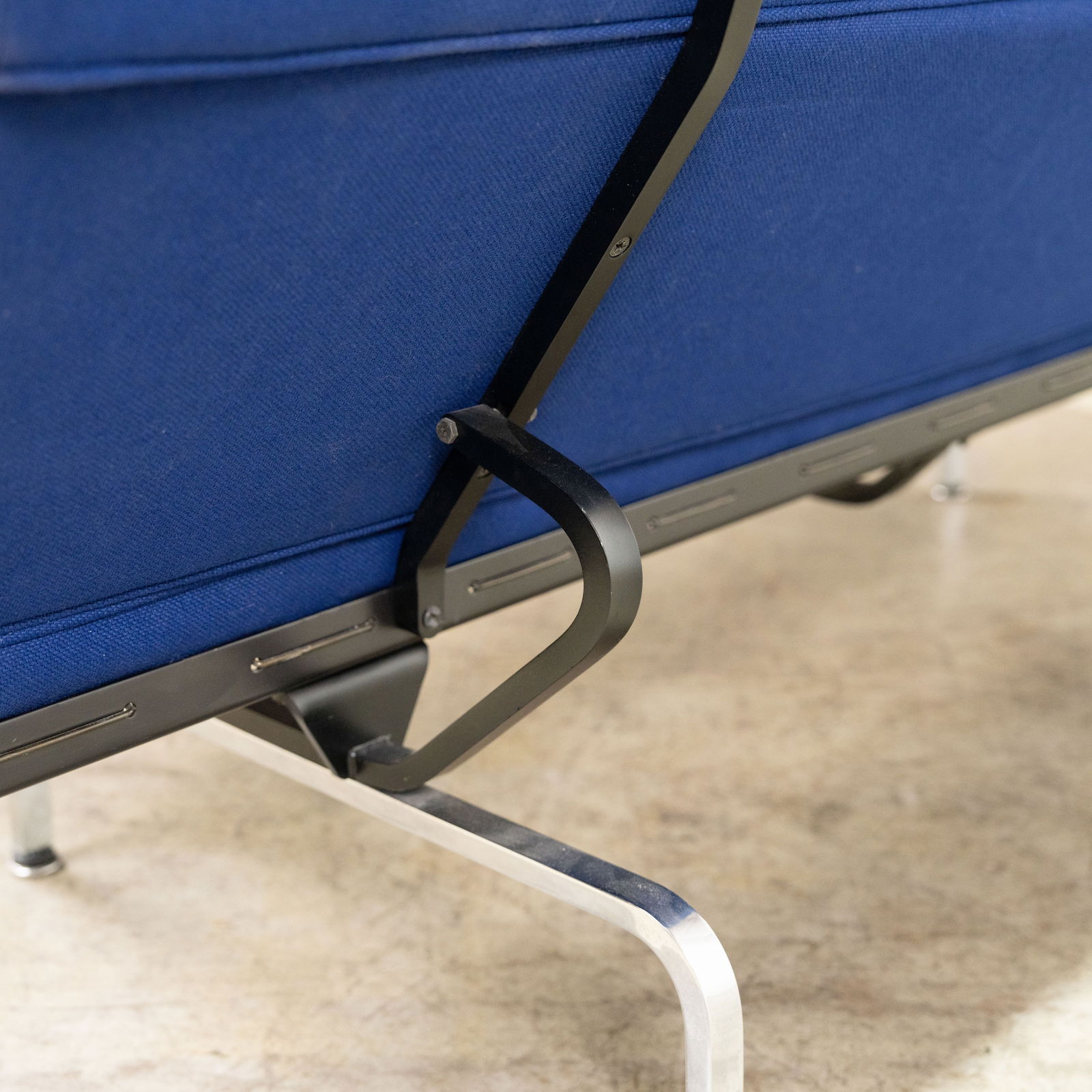 Charles & Ray Eames - Compact Sofa - 4