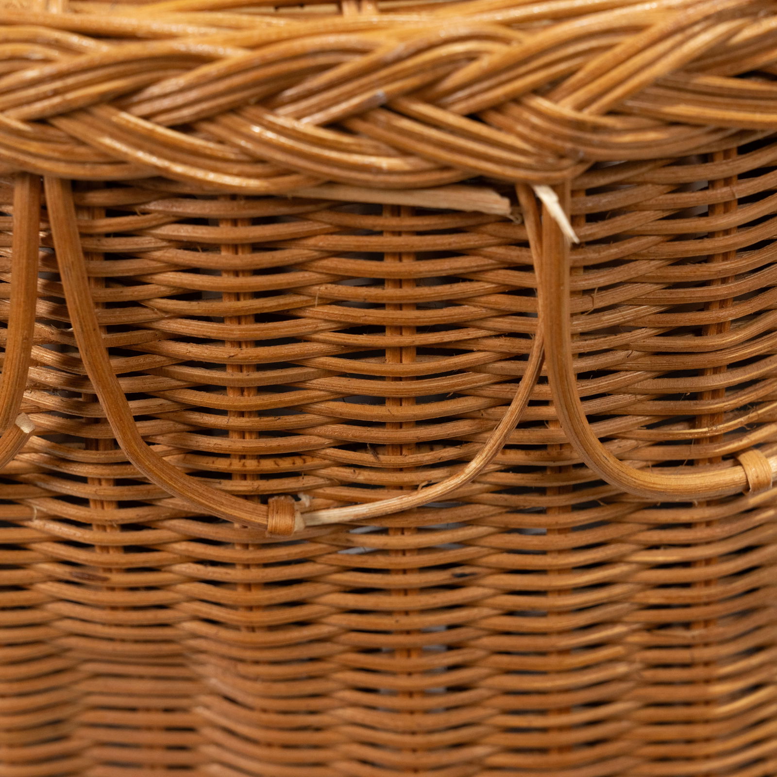 Trompe L'oeil Wicker Table - 5