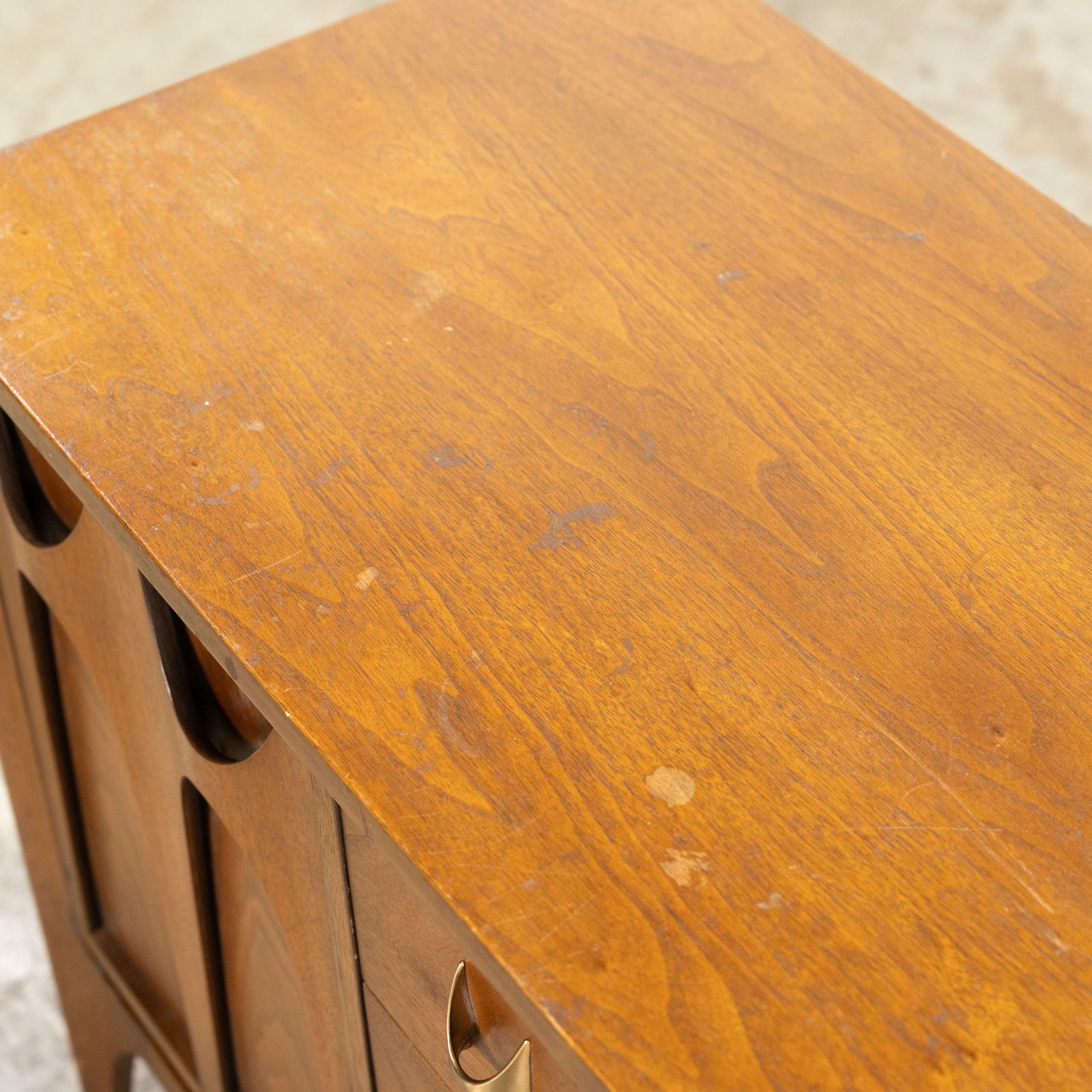 Broyhill - Server - 2