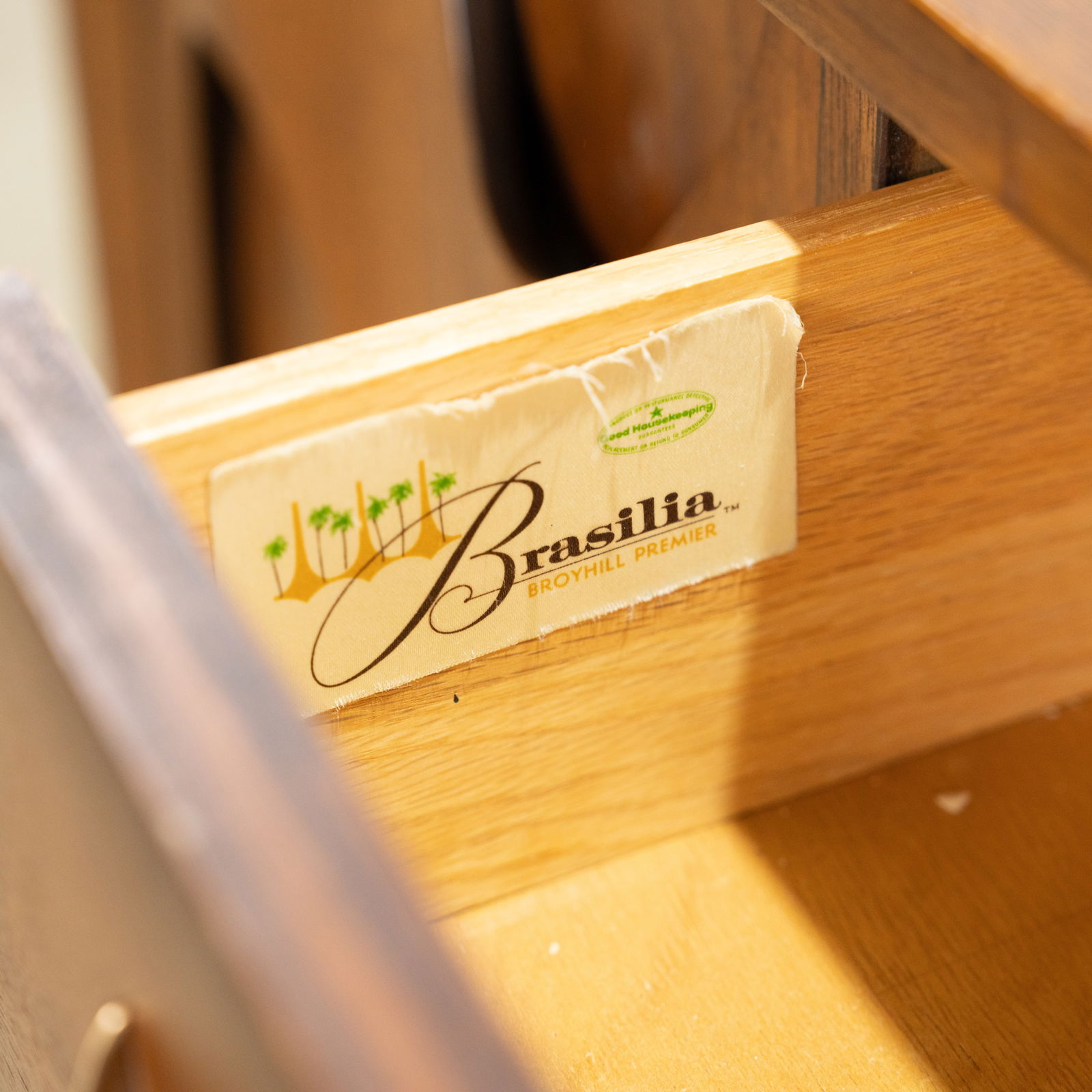 Broyhill - Server - 5