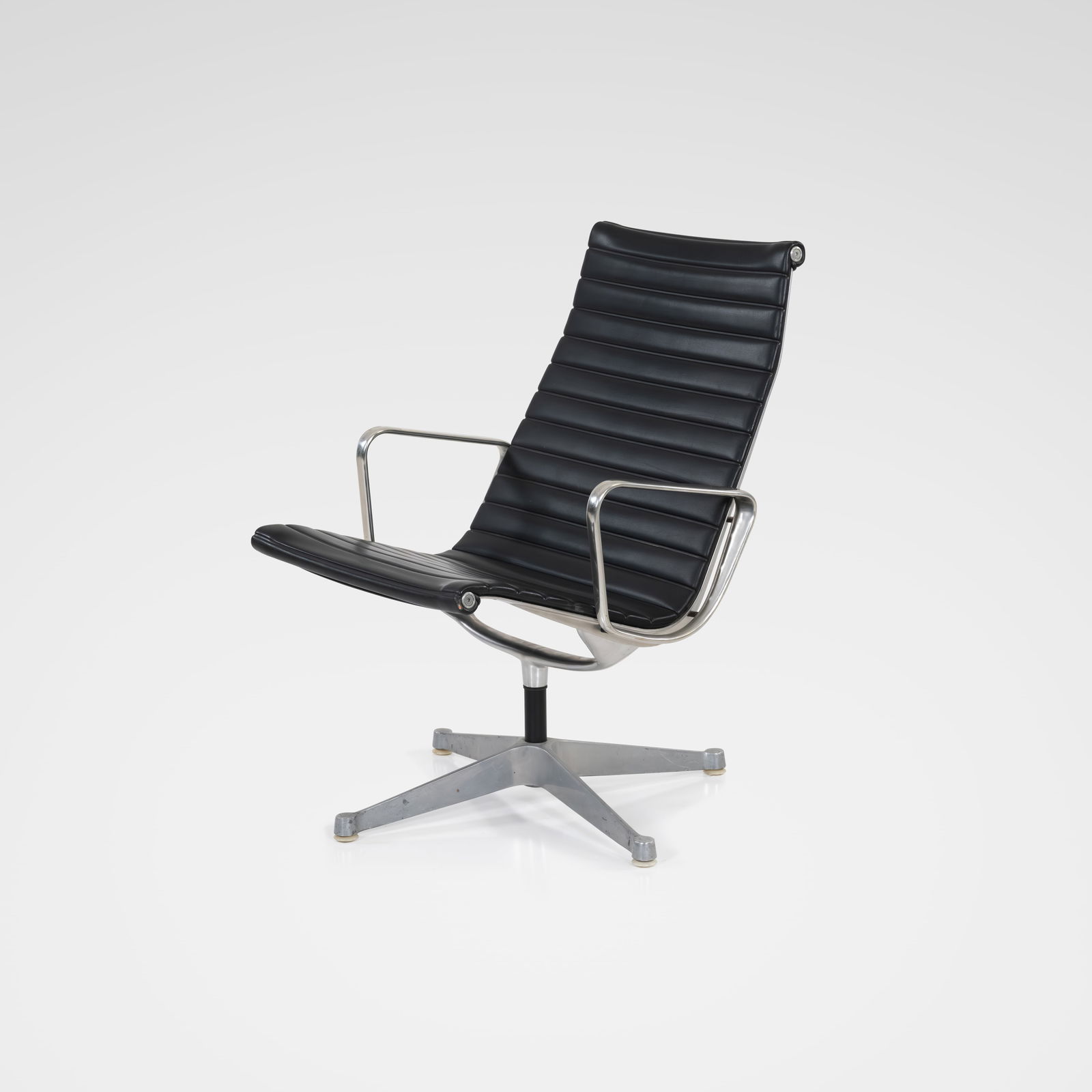 Charles & Ray Eames - Lounge Chair (1 of 7)