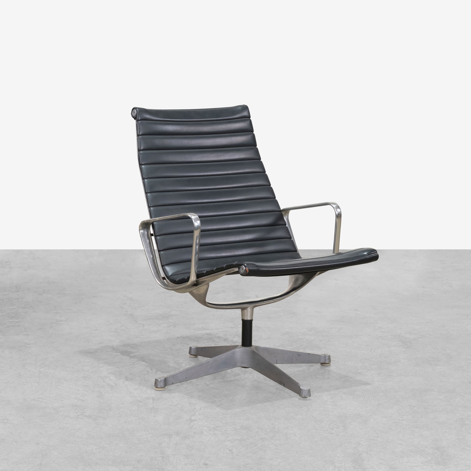 Charles & Ray Eames - Lounge Chair (1 of 8)