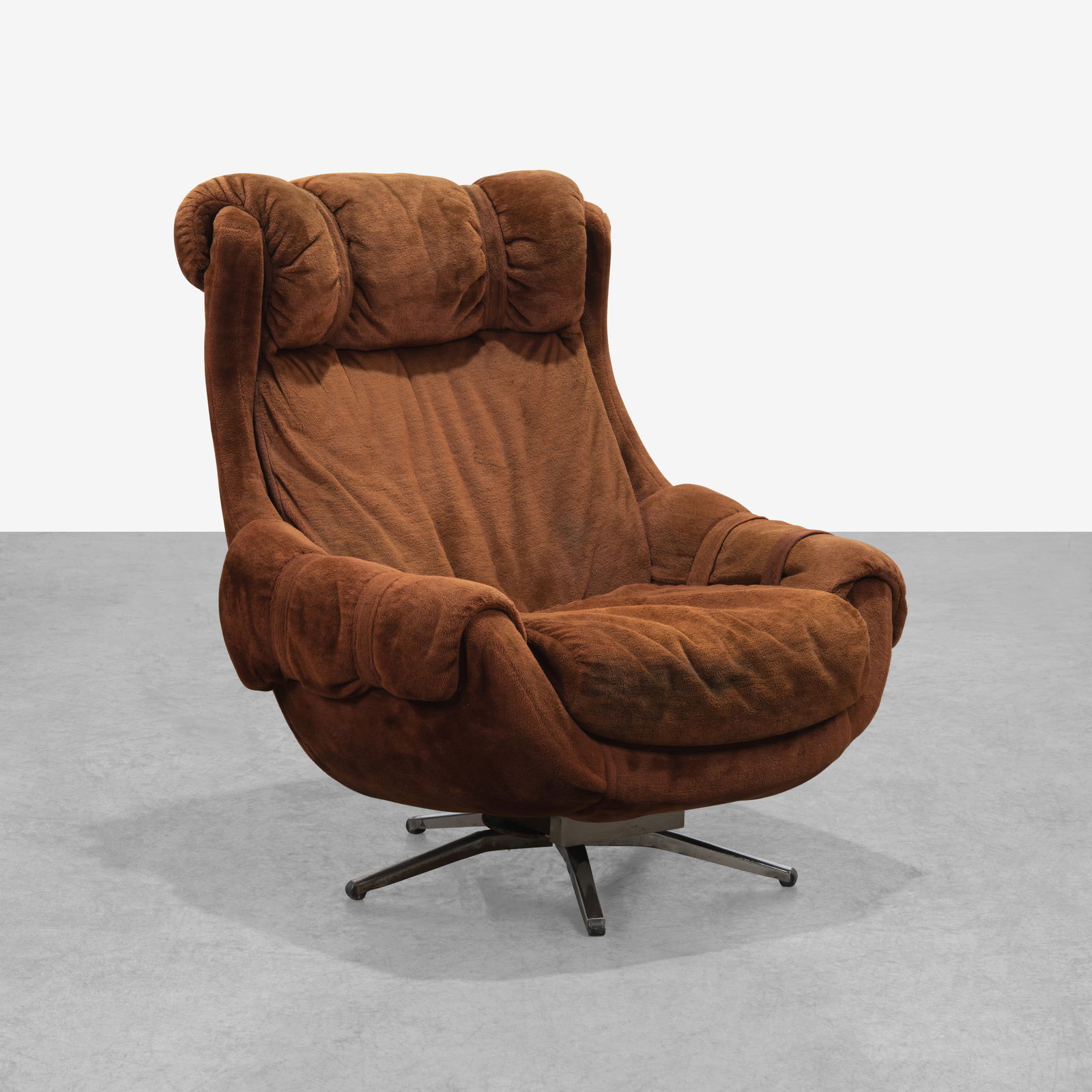 Overman Style Lounge Chair: A vintage swiveling lounge chair in the manner of Overman. All measurements are in inches. Height x Width x Depth