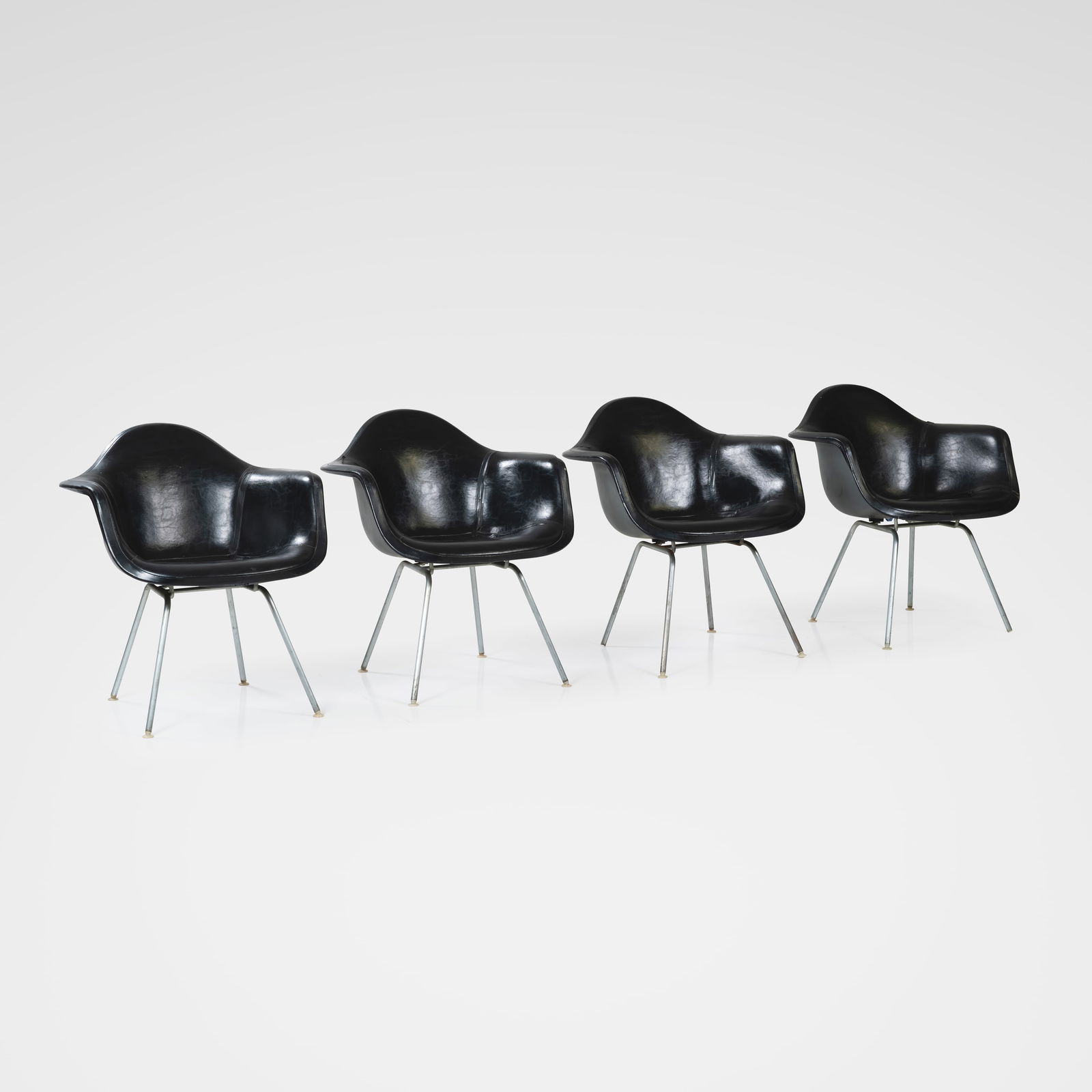 Charles & Ray Eames - Armchairs (1 of 9)