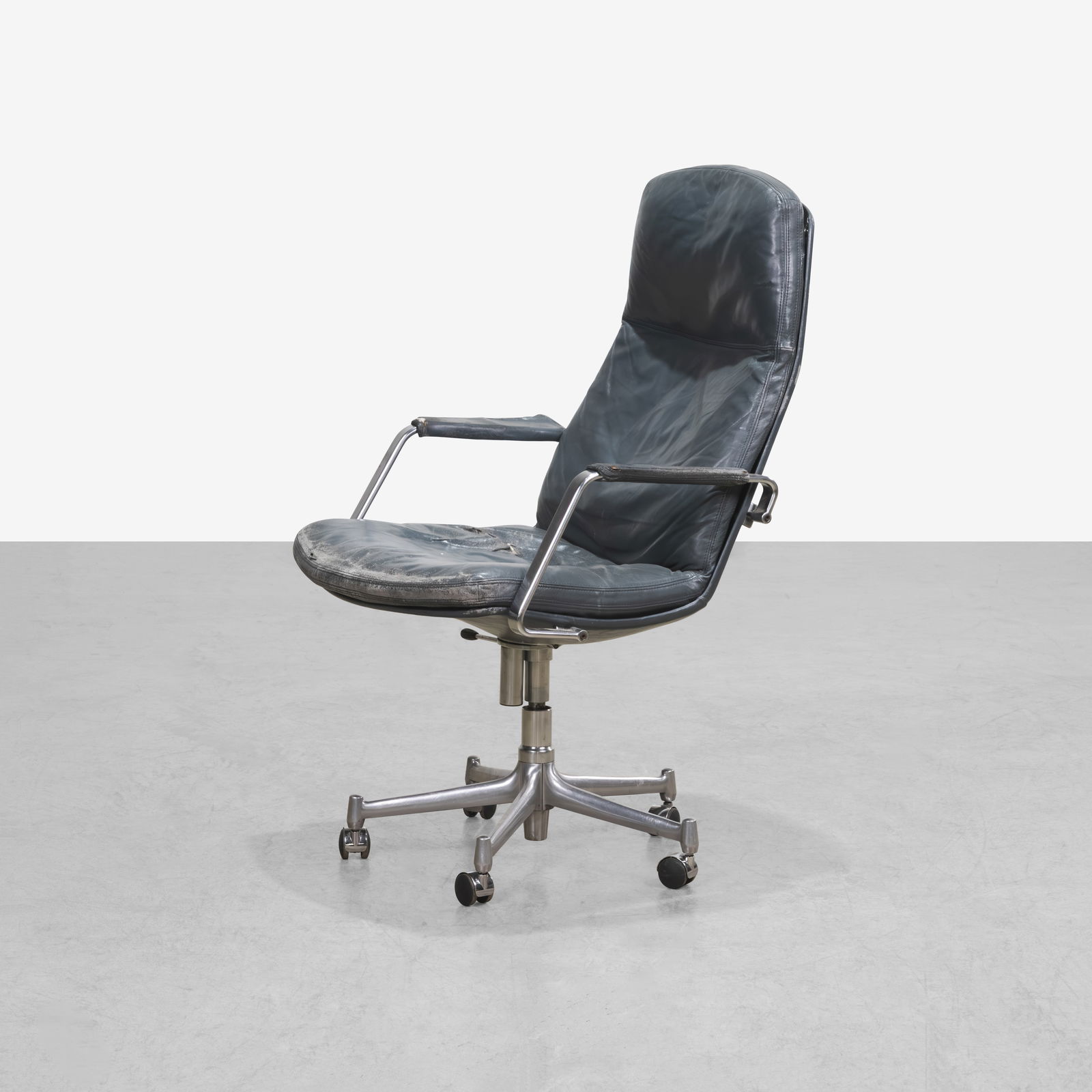 Fabricius & Kastholm - Desk Chair: A vintage FK 86 desk chair by Preben Fabricius and Jorgen Kastholm for Kill International. All measurements are in inches. Height x Width x Depth