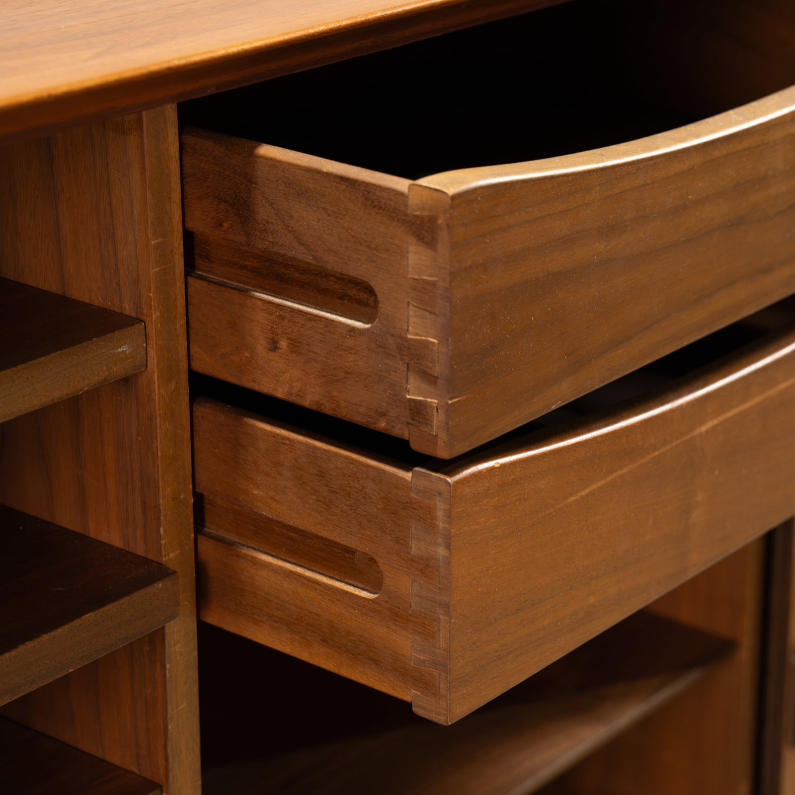 Arne Vodder - High Chest - 4