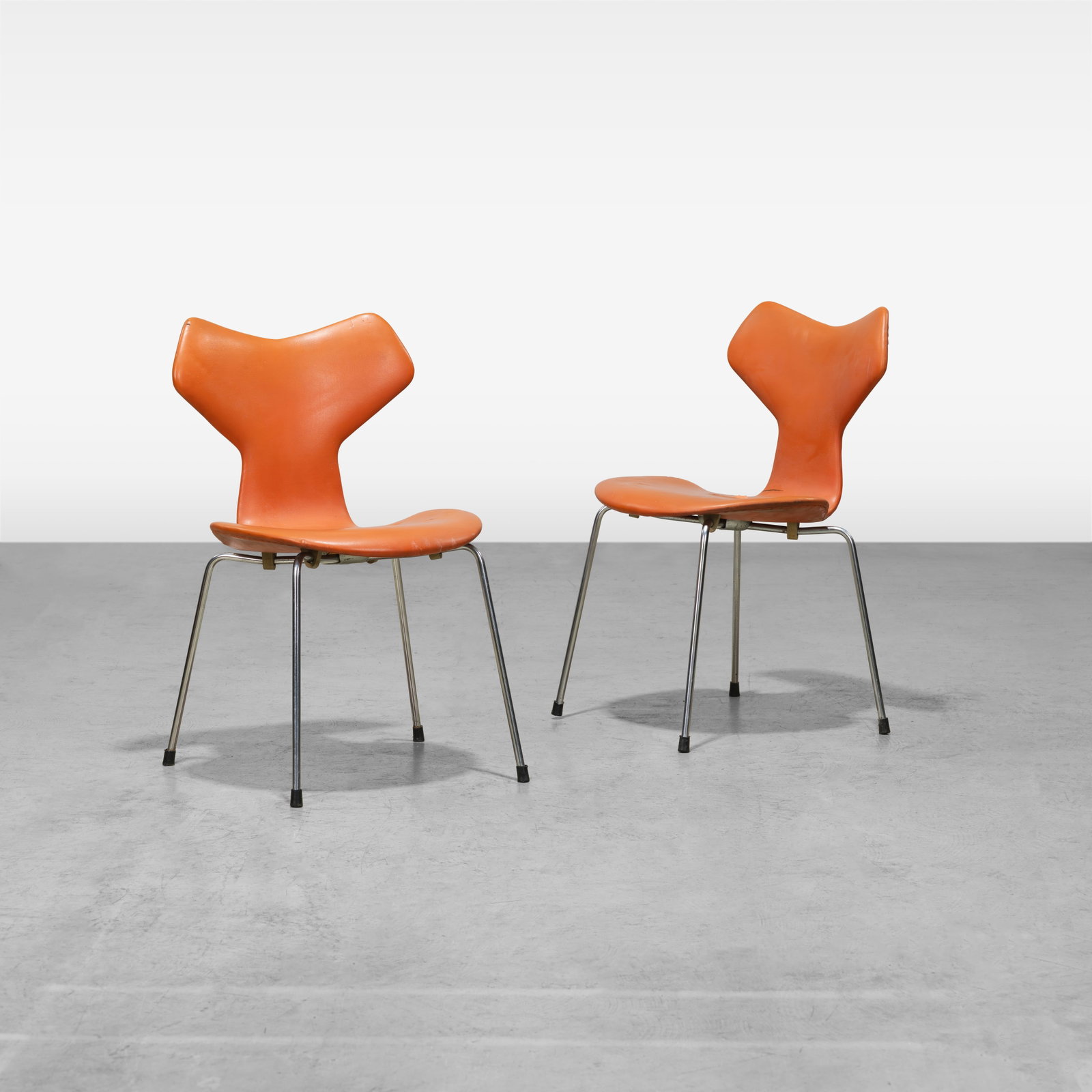 Arne Jacobsen - Chairs: A pair of 'Grand Prix' chairs by Arne Jacobsen for Fritz Hansen. All measurements are in inches. Height x Width x Depth