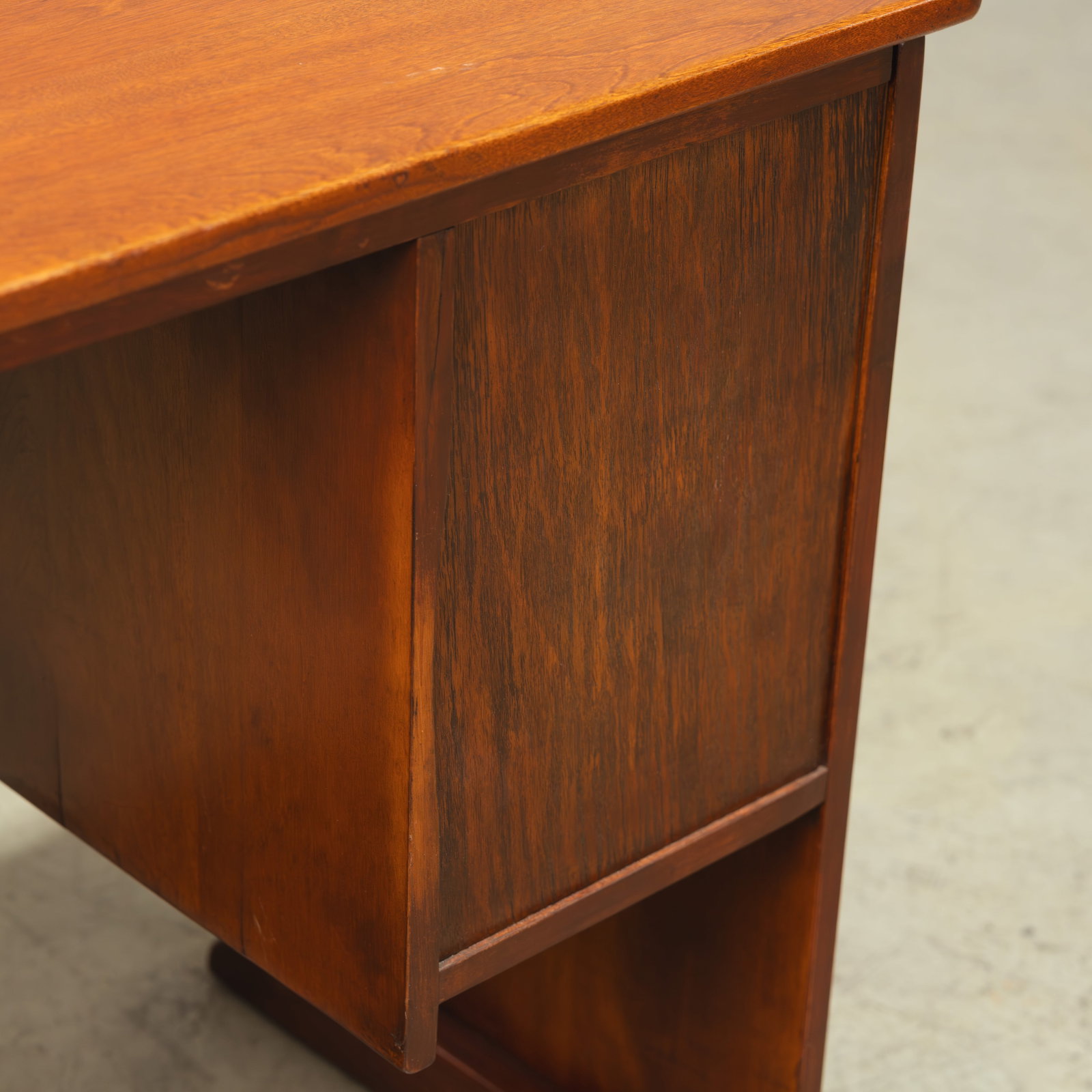 Herman Devries - Desk - 7