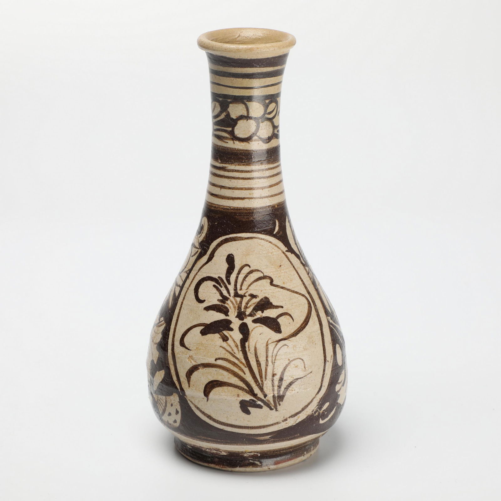 A white-glazed DAN vase with black flowers (1 of 9)