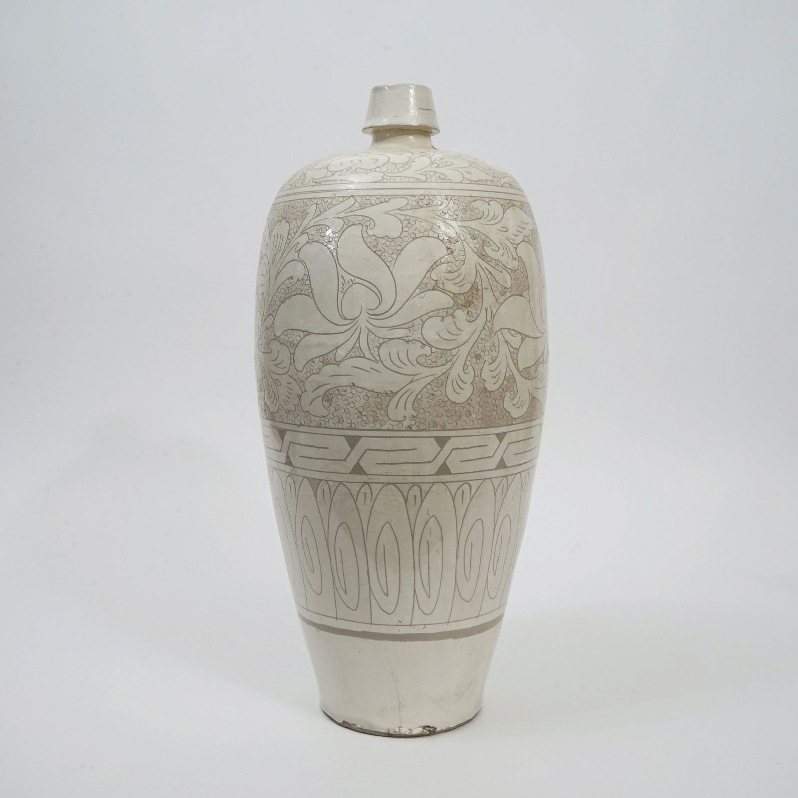 A Cizhou Kiln White Glazed Plum Vase (1 of 7)