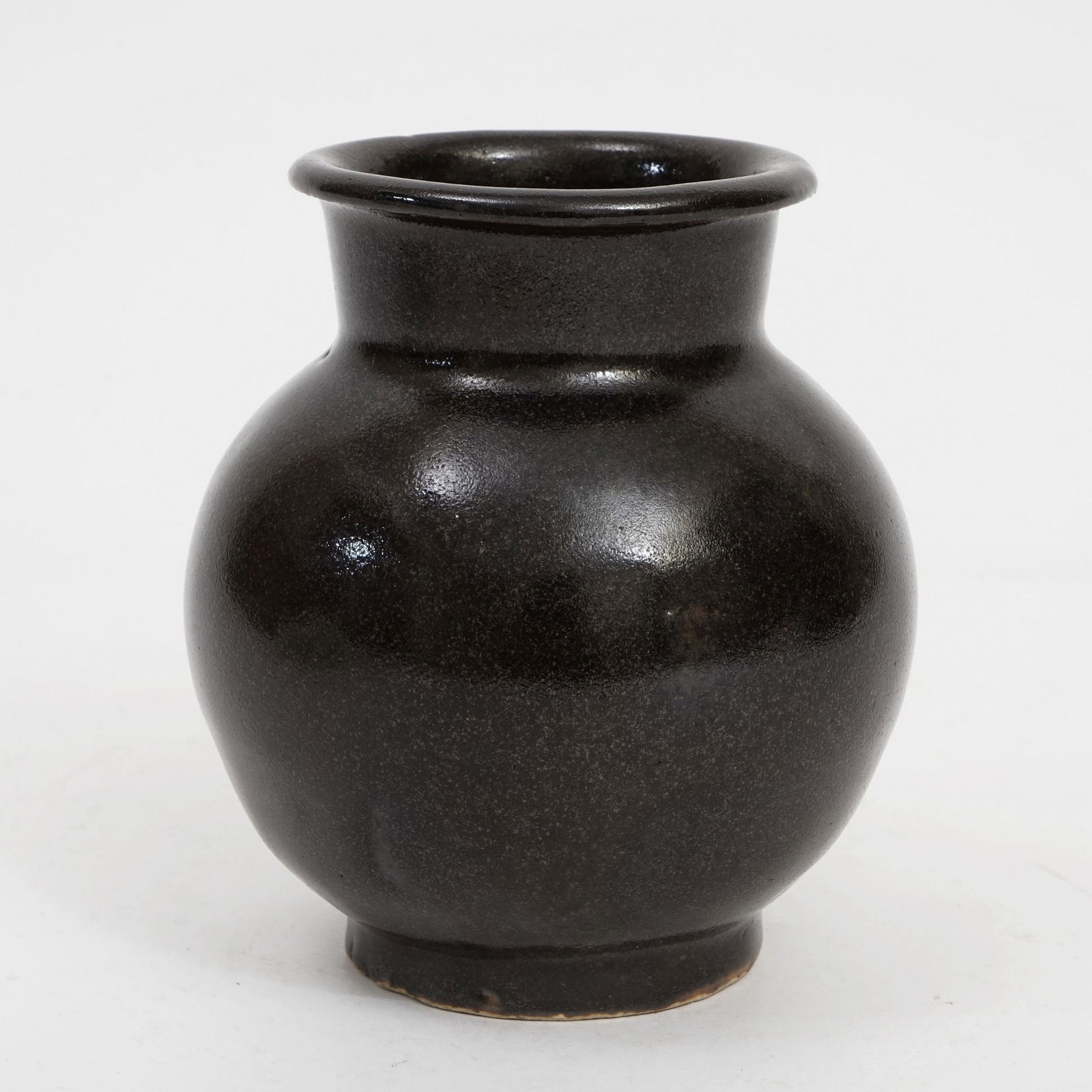 A Ding-kiln Tea Foam Glaze Jar, Jin Dynasty (1 of 4)