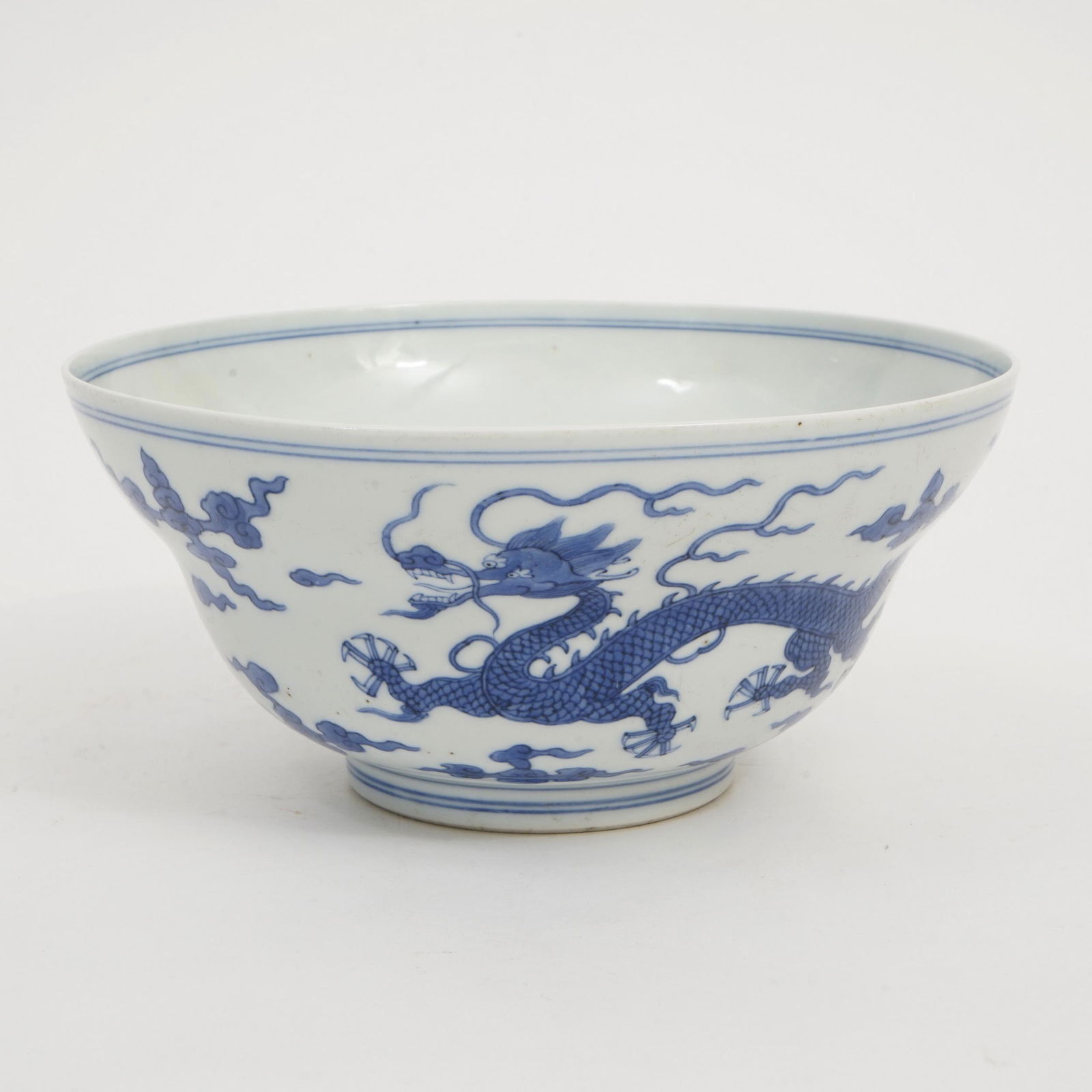 A BLUE AND WHITE DRAGON-PATTERNED WAIST BOWL (1 of 3)