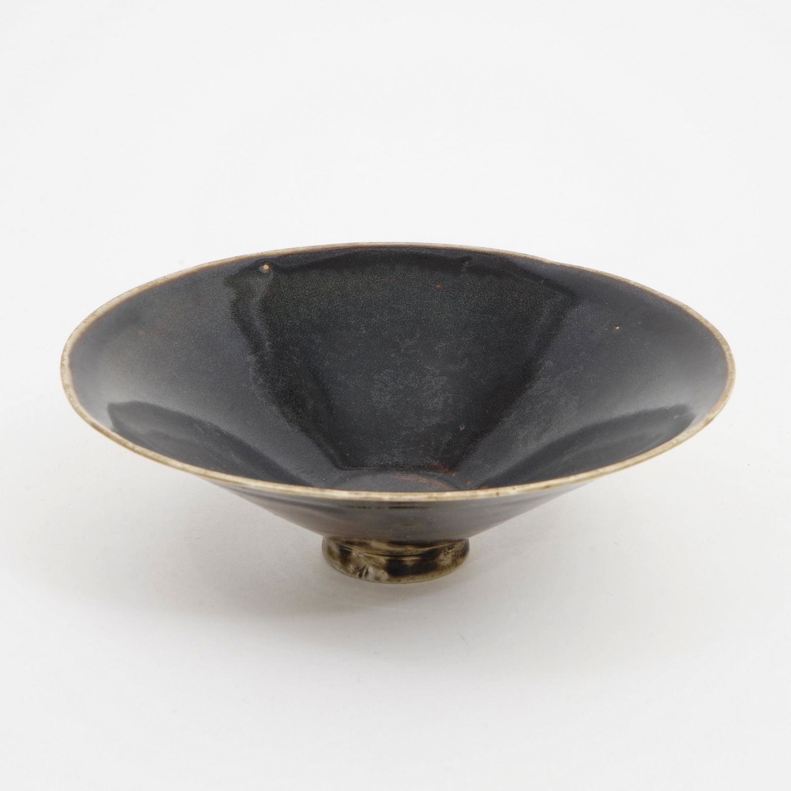 A BLACK-GLAZED CONICAL BOWL FROM CIZHOU KILN (1 of 4)