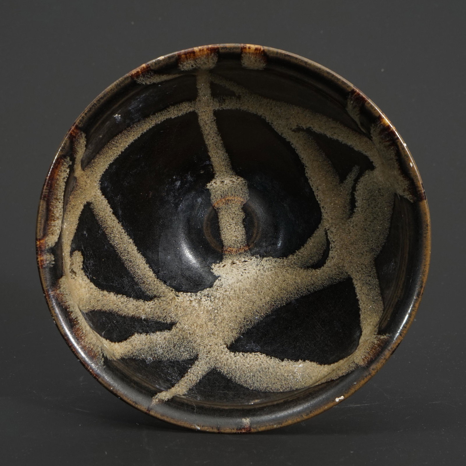 A JIZHOU KILN WITH MARKINGS BOWL: A JIZHOU KILN WITH MARKINGS BOWL, SONG DYNASTY H6cm Diam12cm